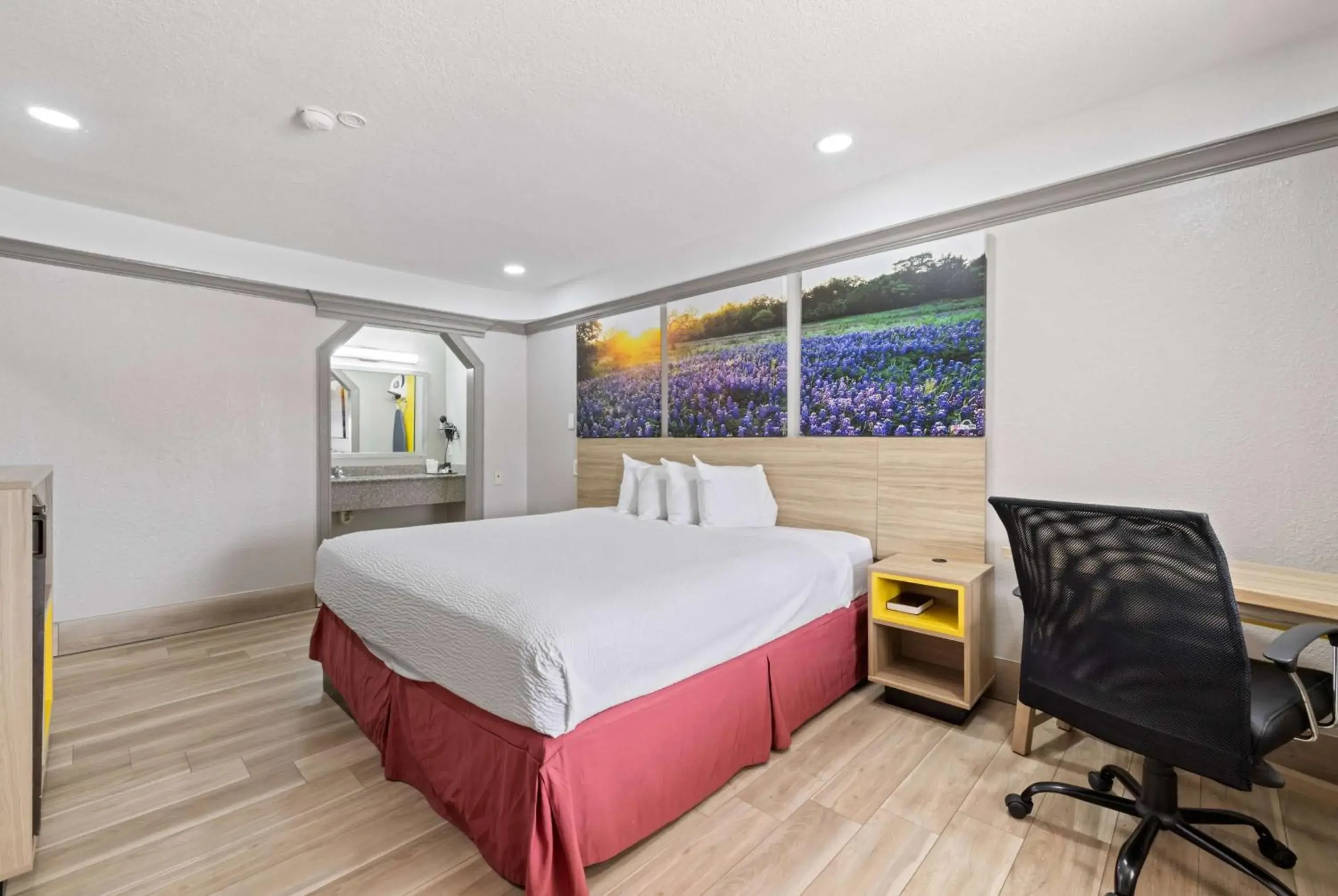 Photo of the whole room, Bed in Days Inn by Wyndham Kenedy Karnes City Photo of the whole room, Bed in Days Inn by Wyndham Kenedy Karnes City