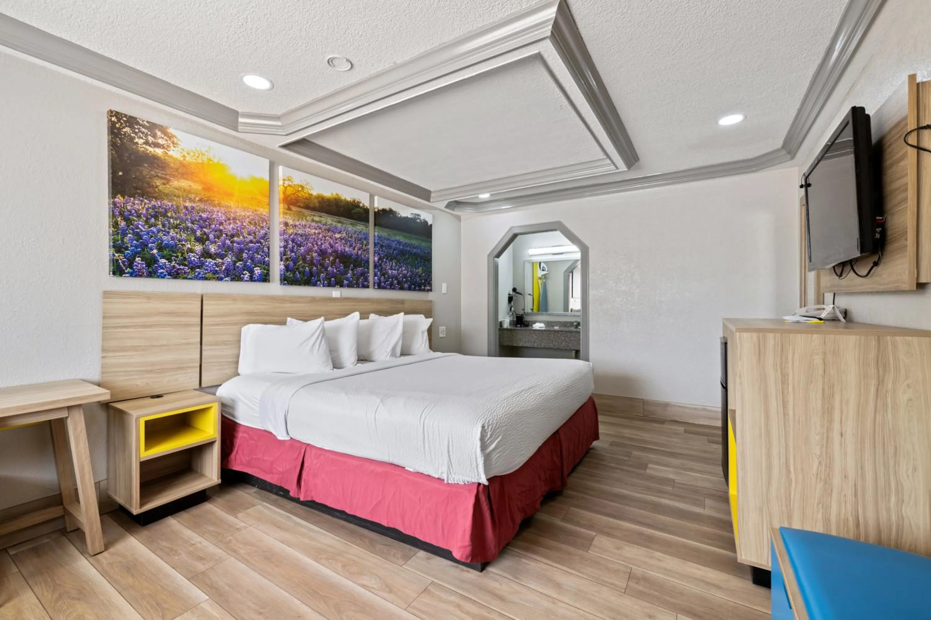 Communal lounge/ TV room, Bed in Days Inn by Wyndham Kenedy Karnes City