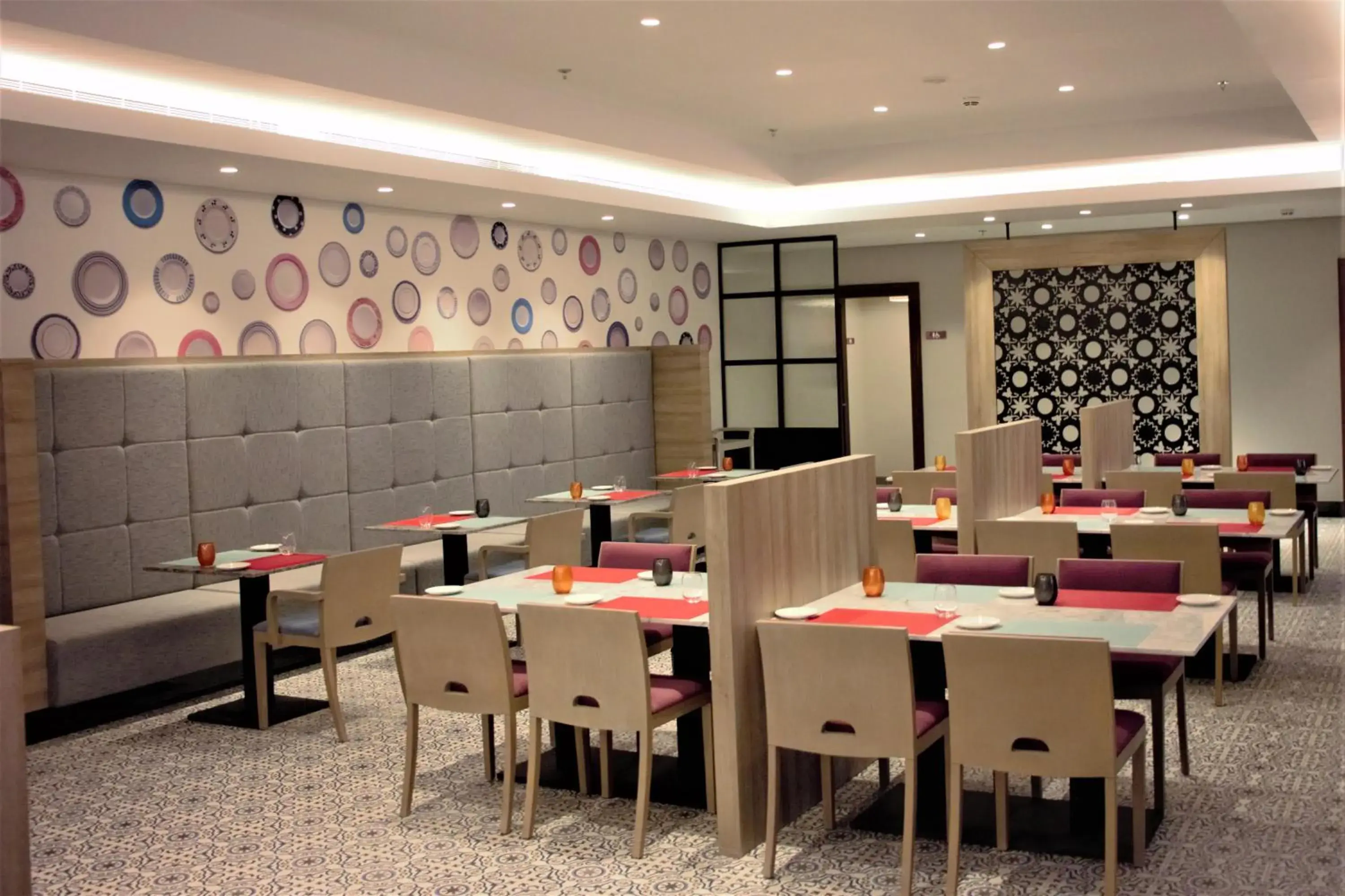 Restaurant/places to eat in Park Inn by Radisson Makkah Aziziyah Restaurant/places to eat in Park Inn by Radisson Makkah Aziziyah