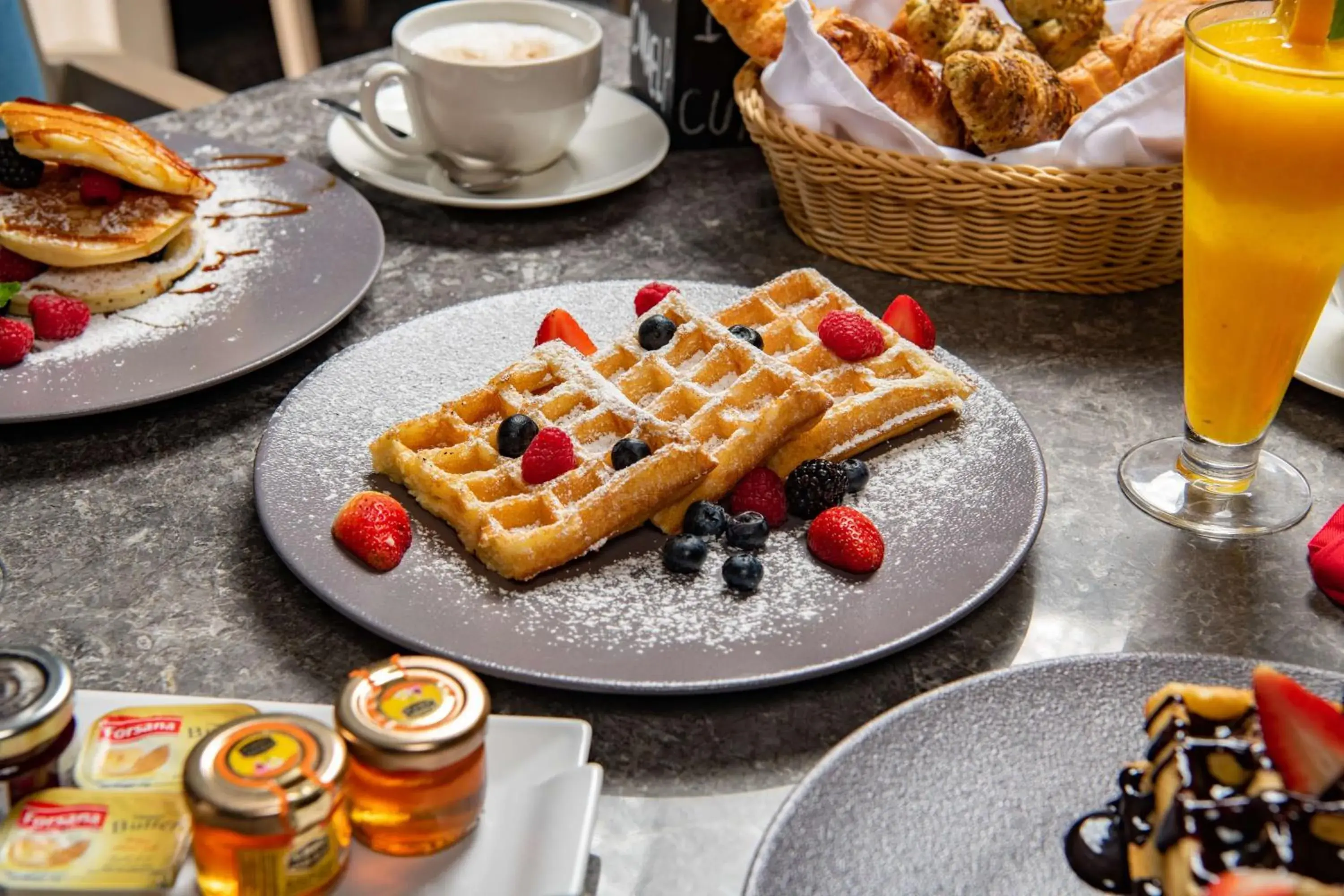 Restaurant/places to eat in Park Inn by Radisson Makkah Aziziyah Restaurant/places to eat in Park Inn by Radisson Makkah Aziziyah