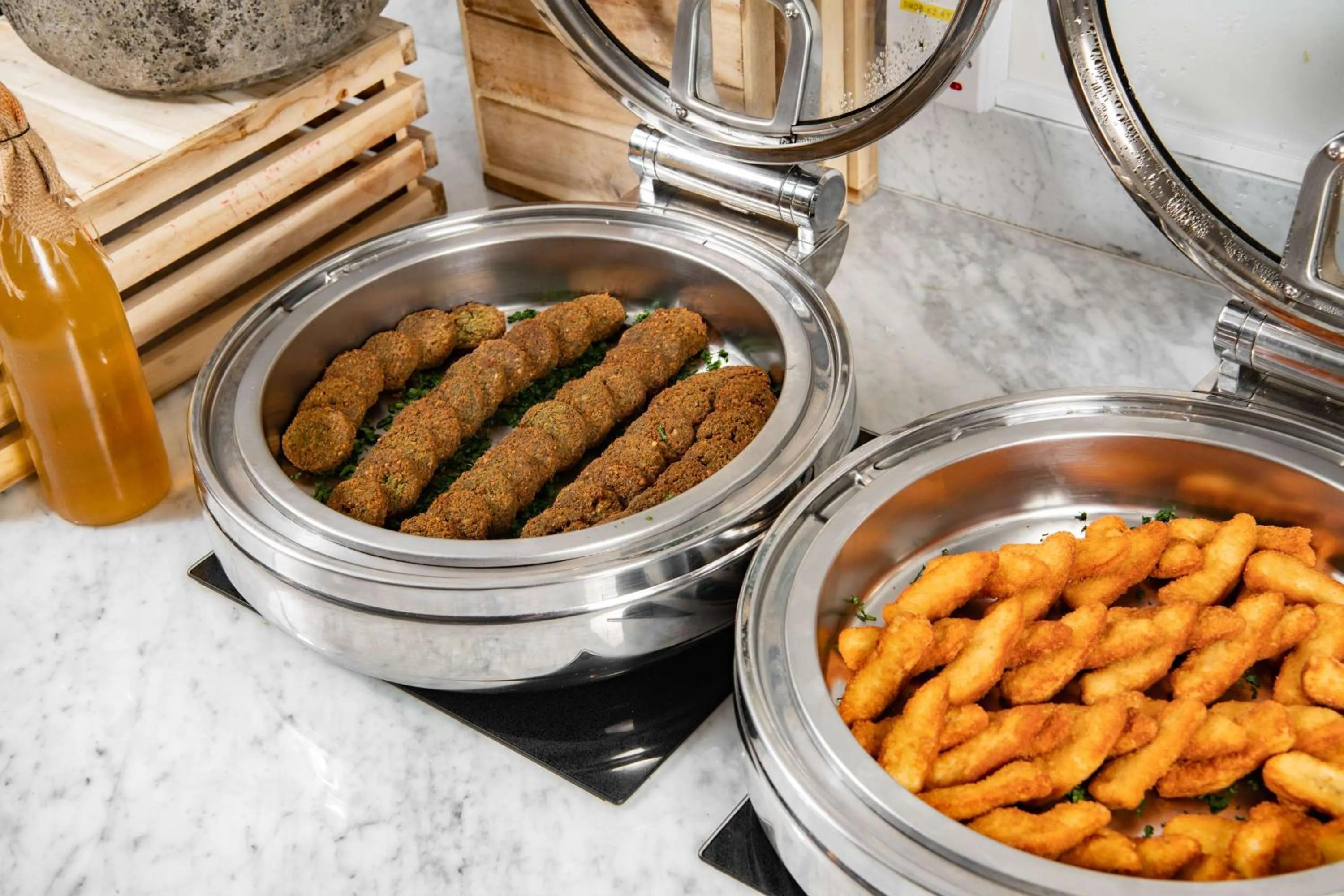 Restaurant/places to eat in Park Inn by Radisson Makkah Aziziyah