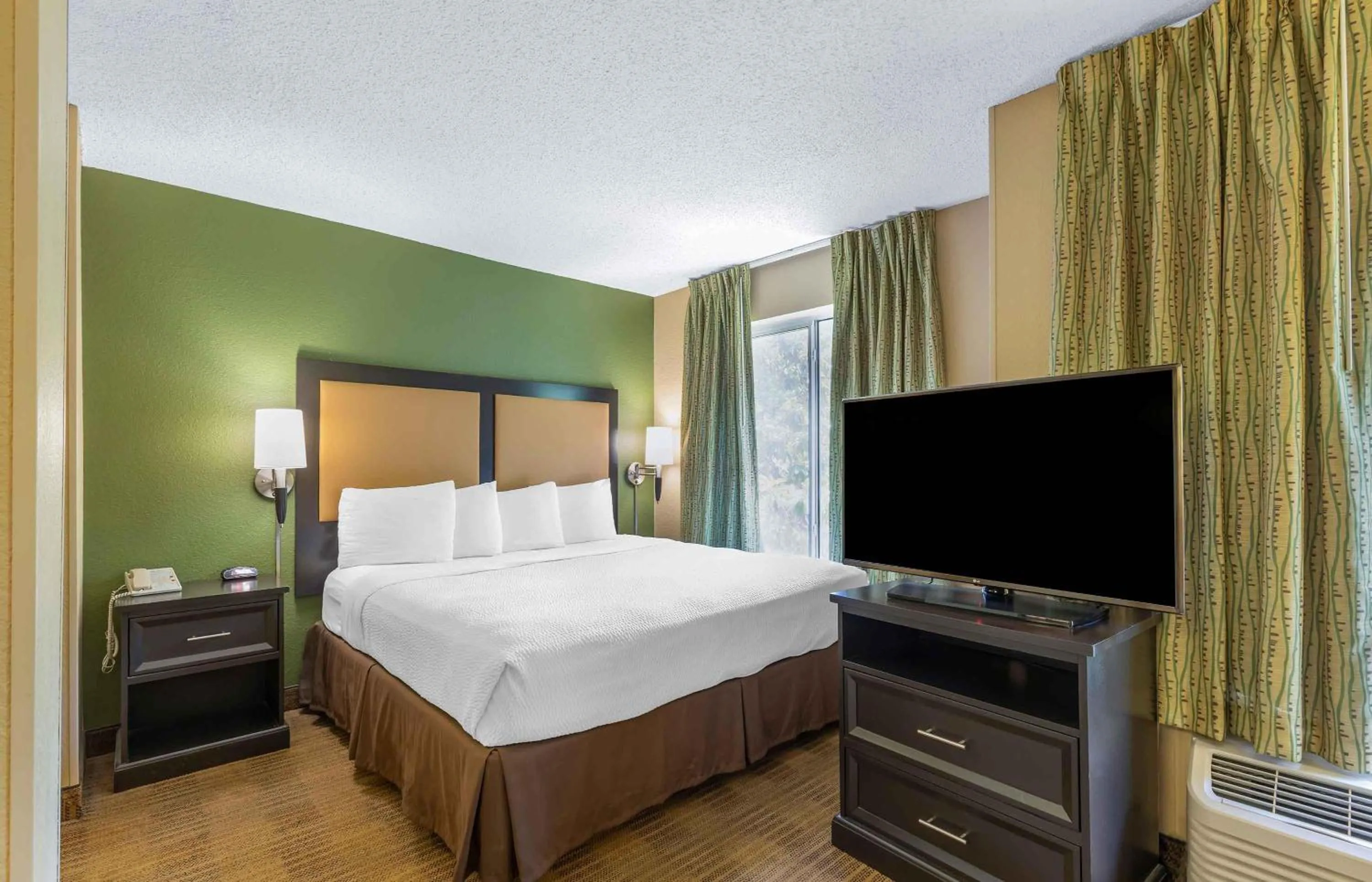 Bedroom, Bed in Extended Stay America Suites - Austin - Downtown - Town Lake