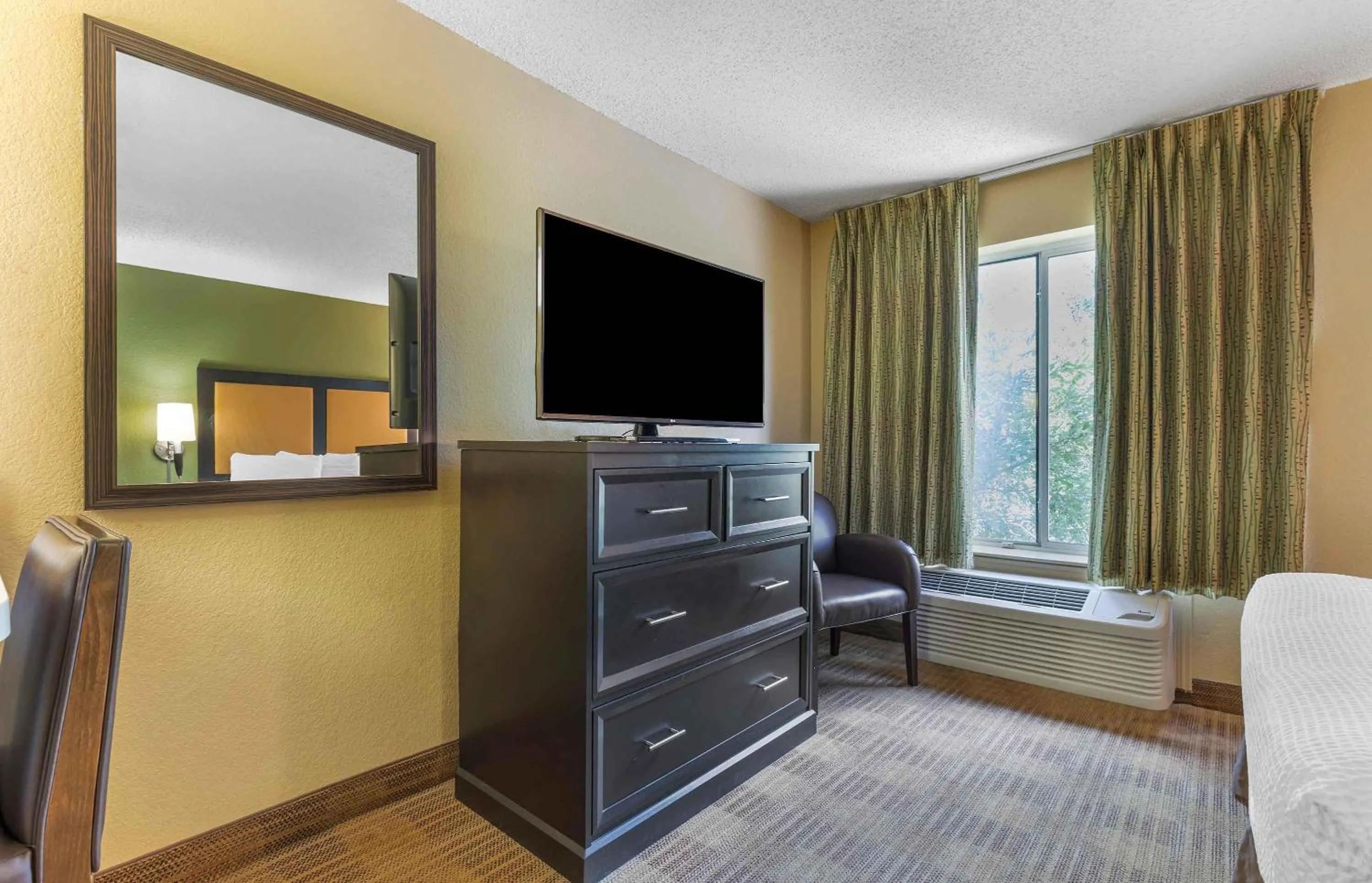 Bedroom, Bed in Extended Stay America Suites - Austin - Downtown - Town Lake