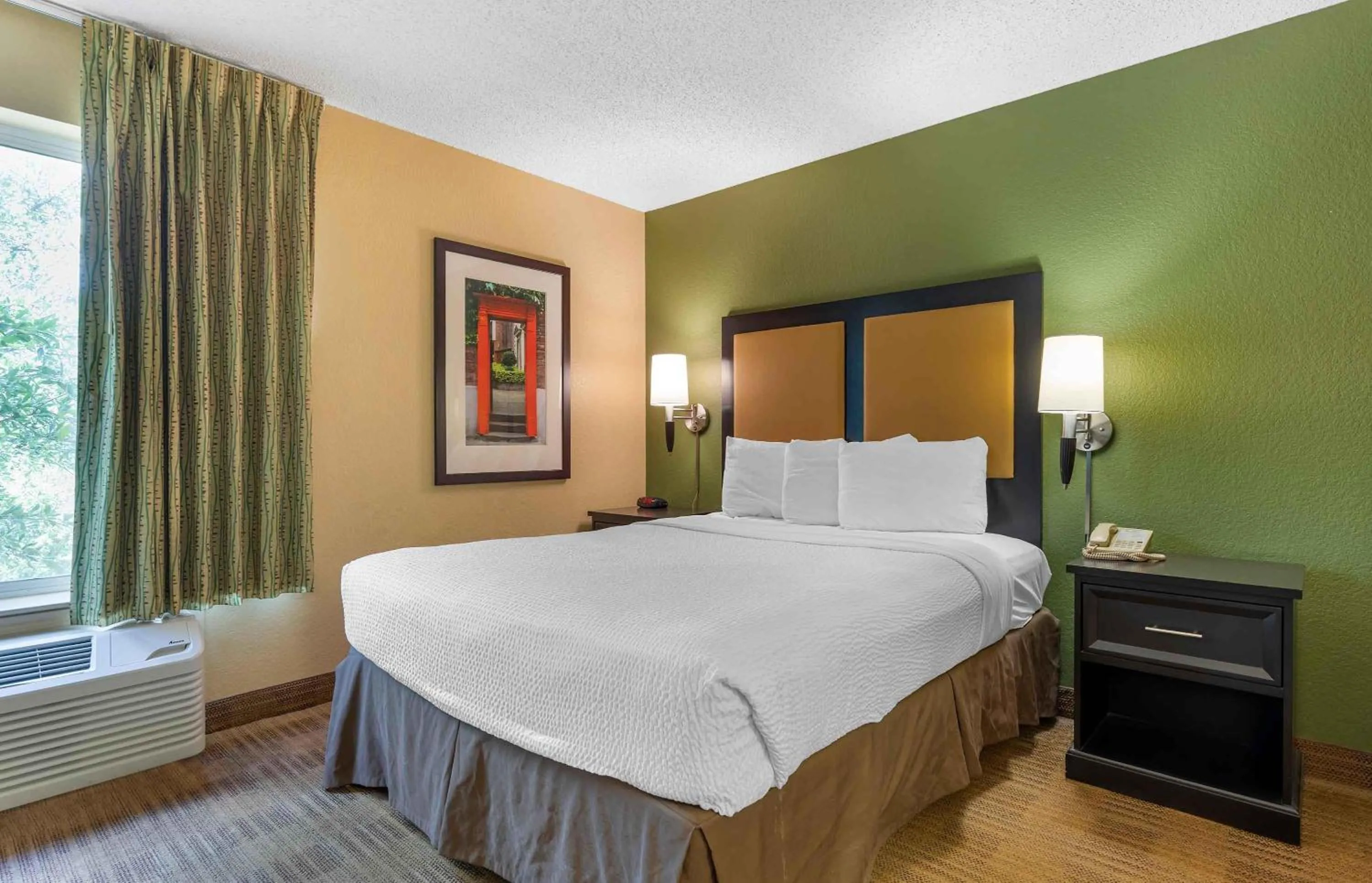 Bedroom, Bed in Extended Stay America Suites - Austin - Downtown - Town Lake