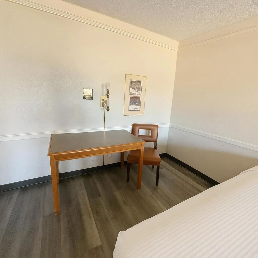 Bed in Horizon Inn Norcross