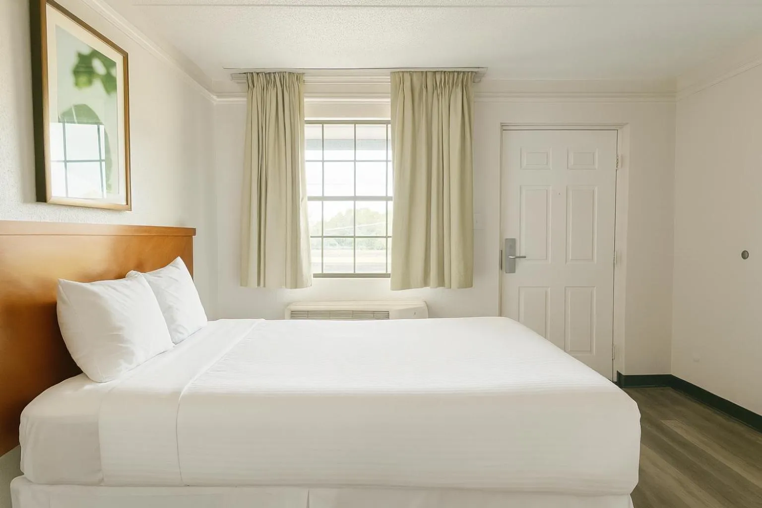 Bed in Horizon Inn Norcross