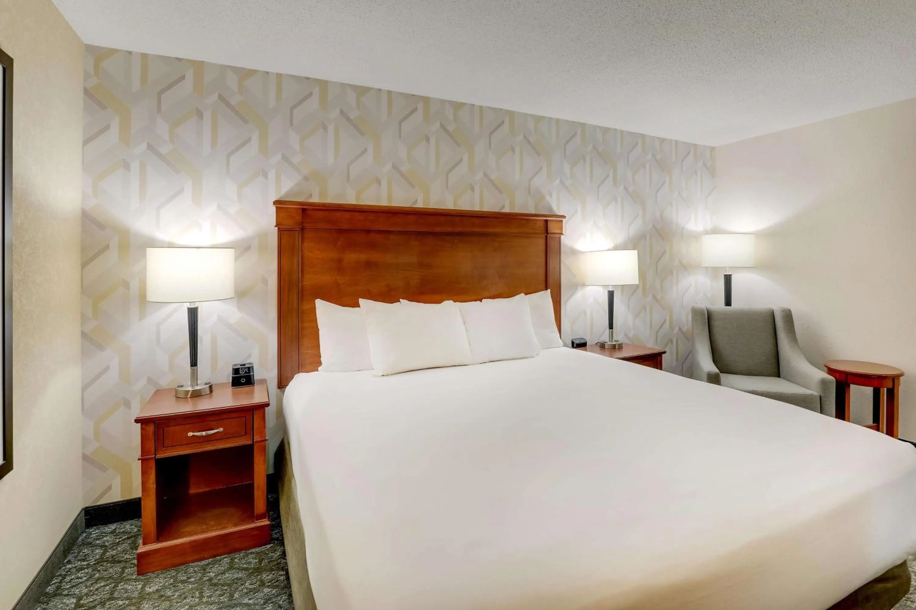 Bedroom, Bed in Drury Inn & Suites Marion