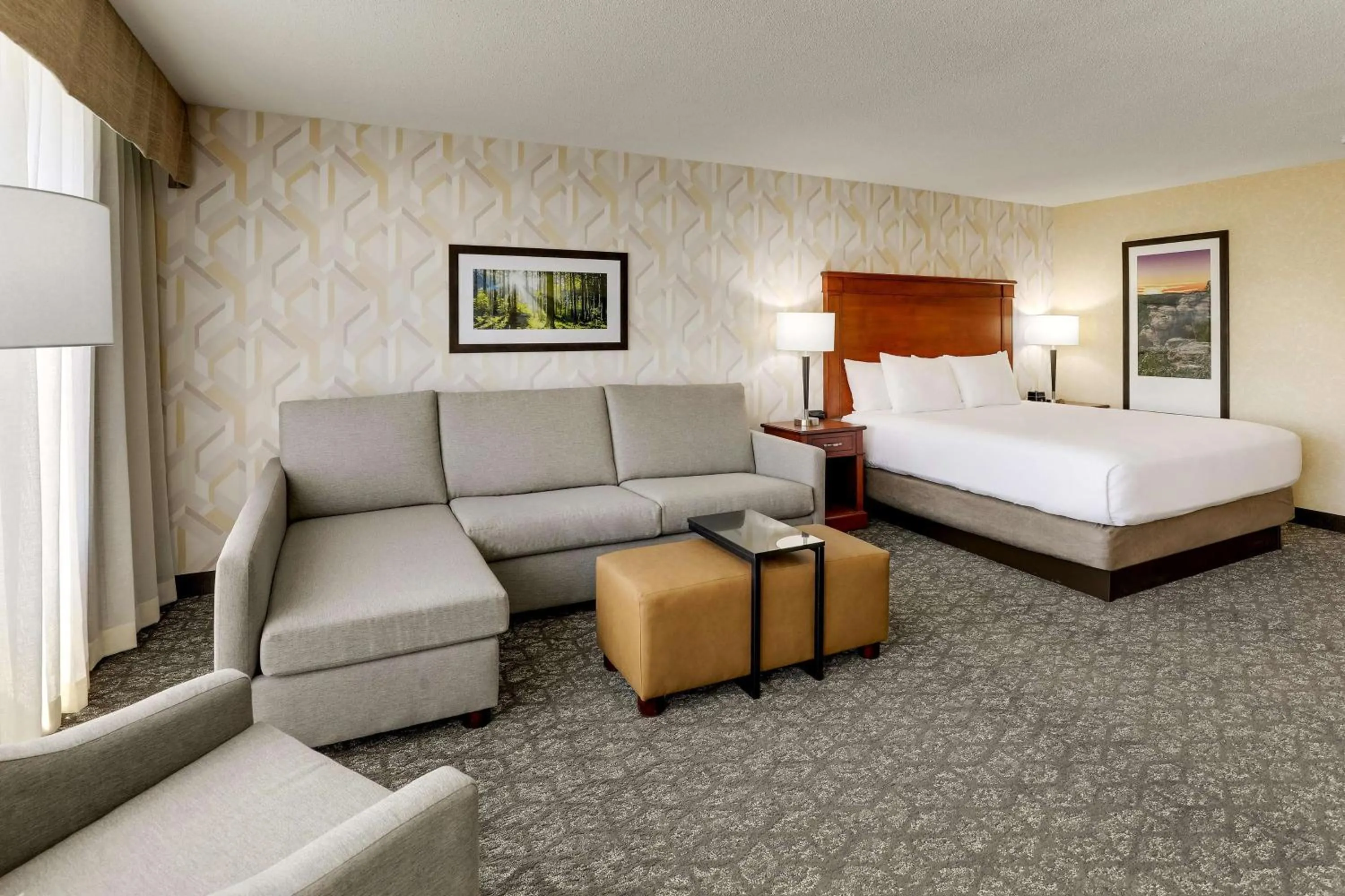 Bedroom, Bed in Drury Inn & Suites Marion