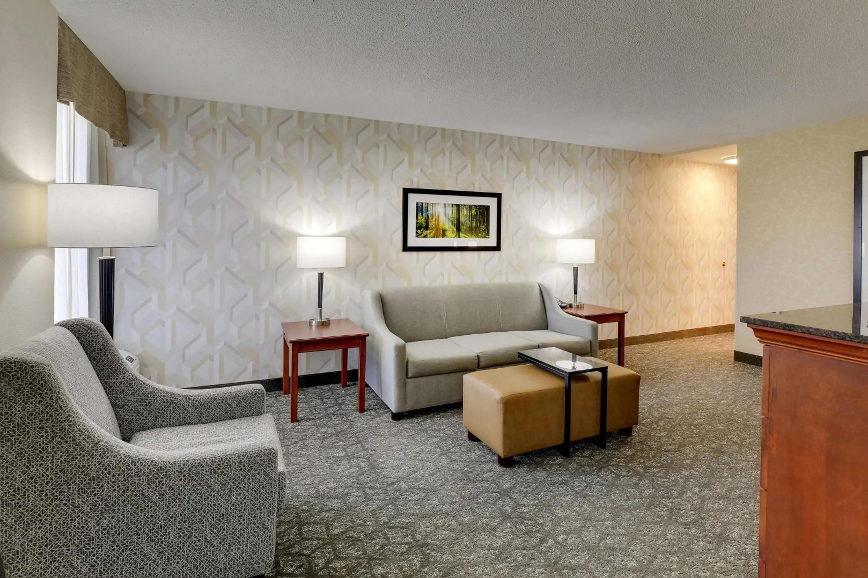 Bedroom in Drury Inn & Suites Marion