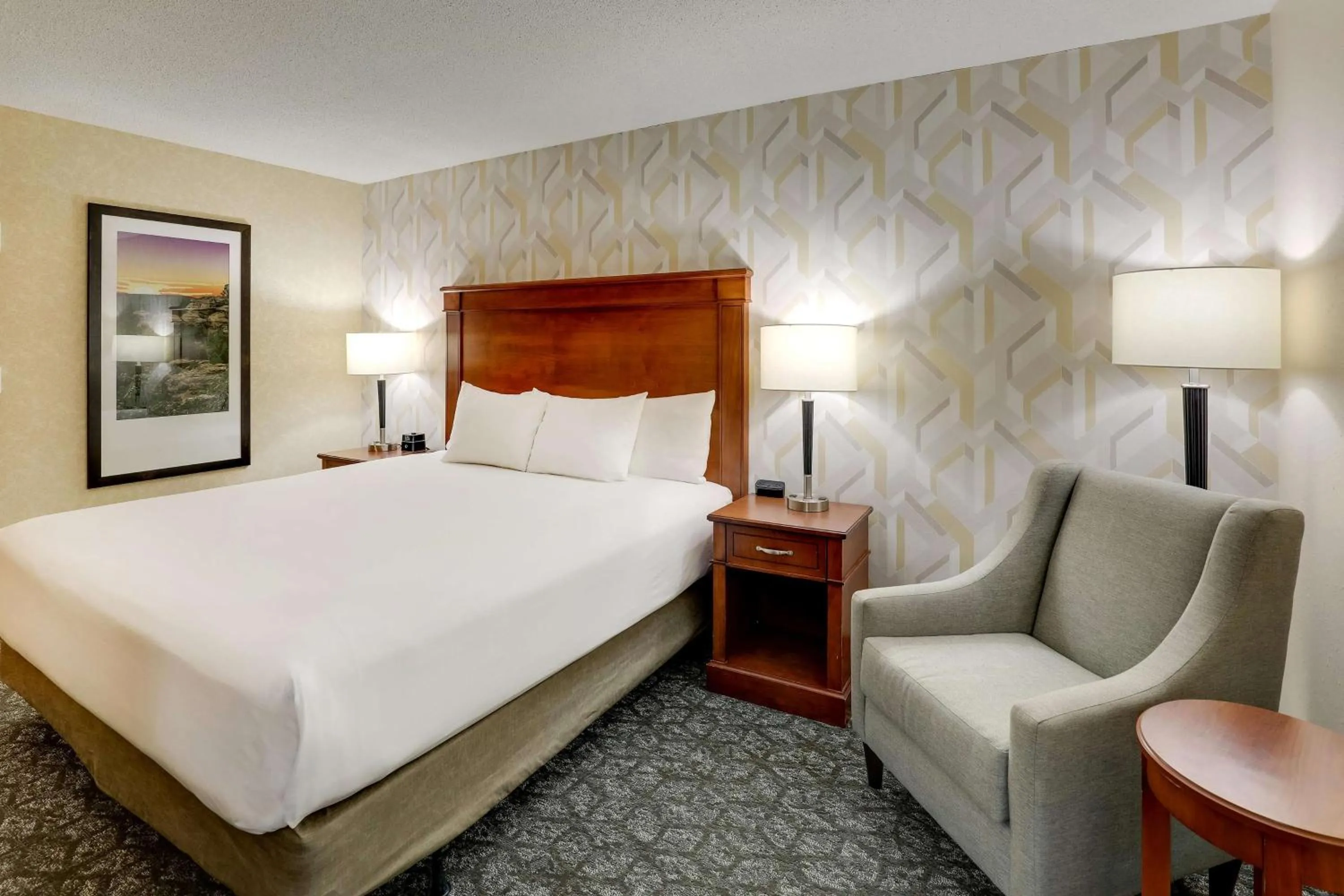 Bedroom, Bed in Drury Inn & Suites Marion