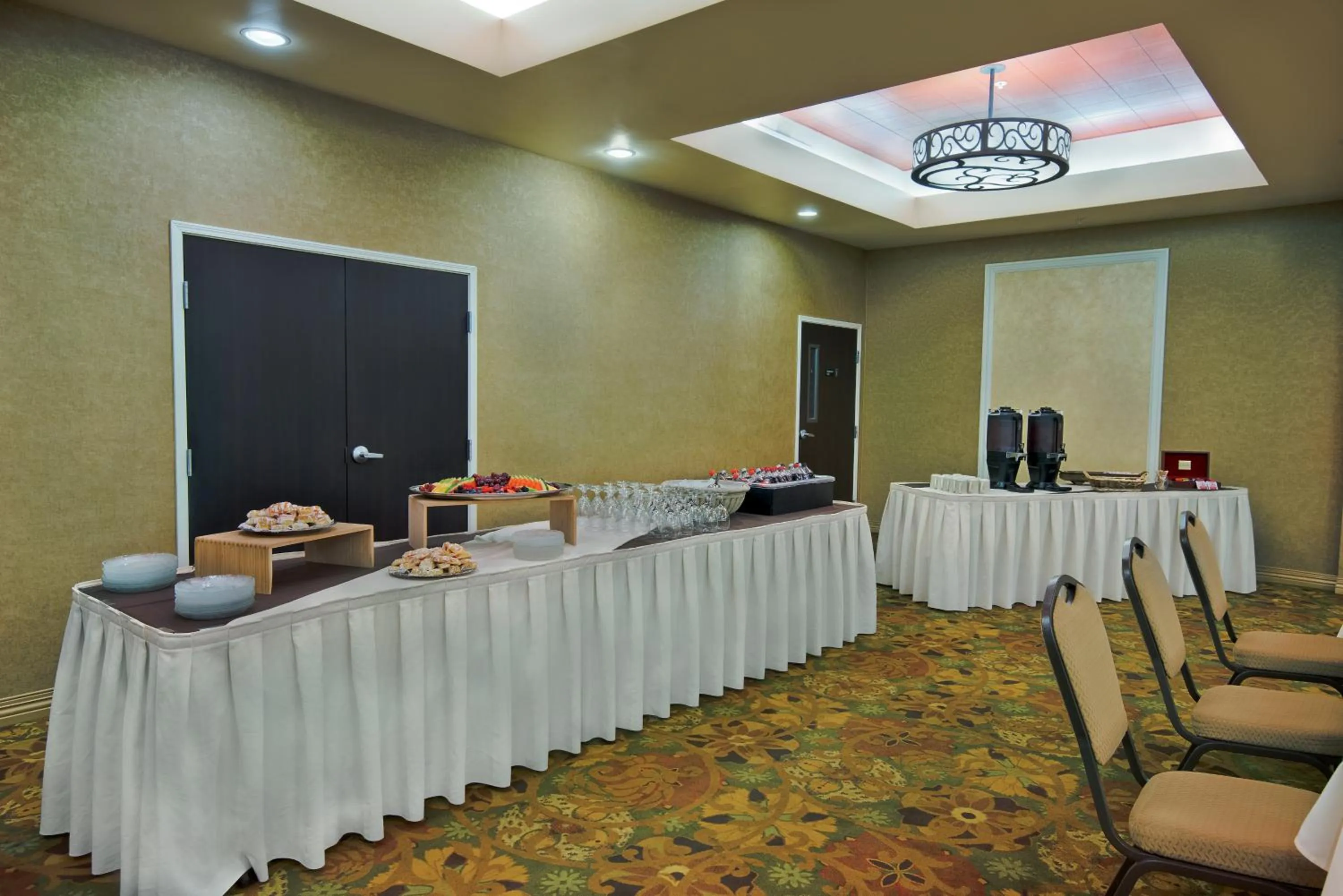 Meeting/conference room in Oxford Suites Boise