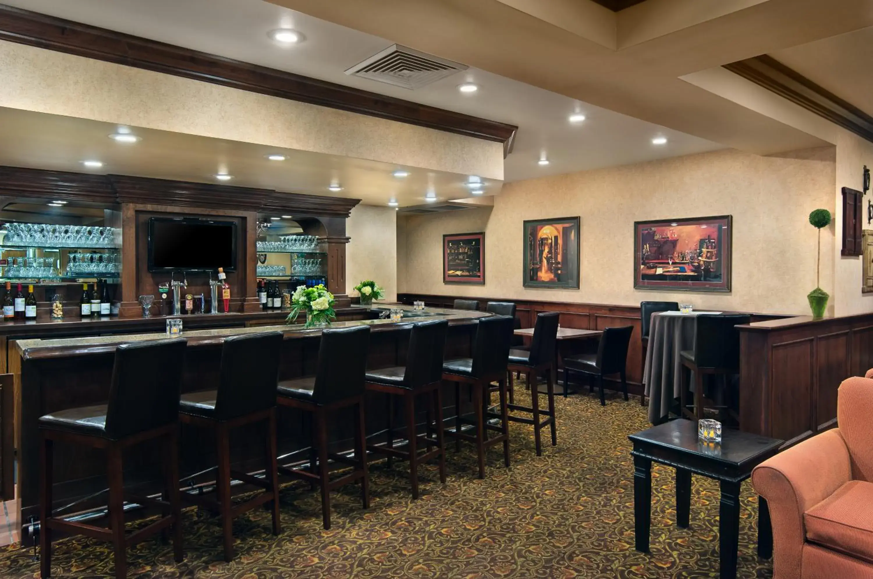 Lounge or bar in Oxford Suites Boise Lounge or bar in Oxford Suites Boise
