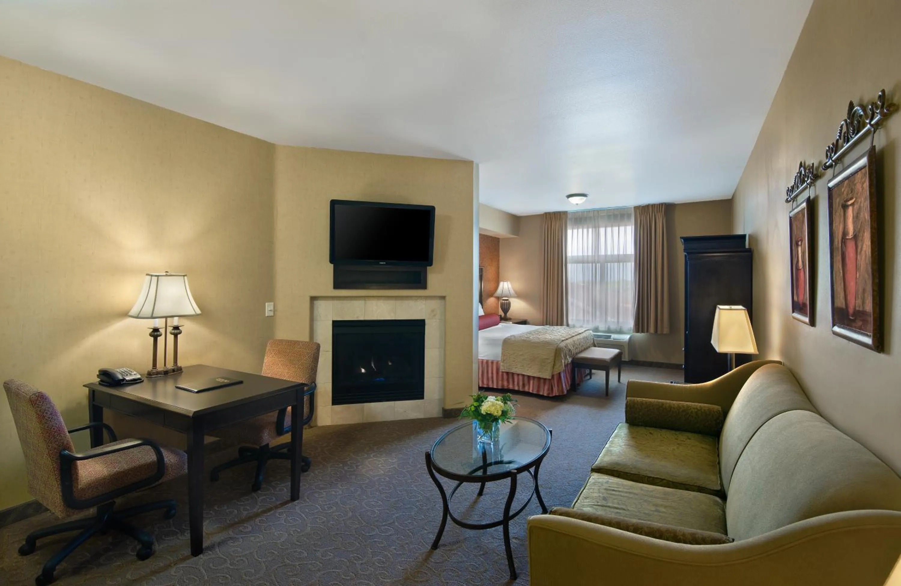 Photo of the whole room in Oxford Suites Boise