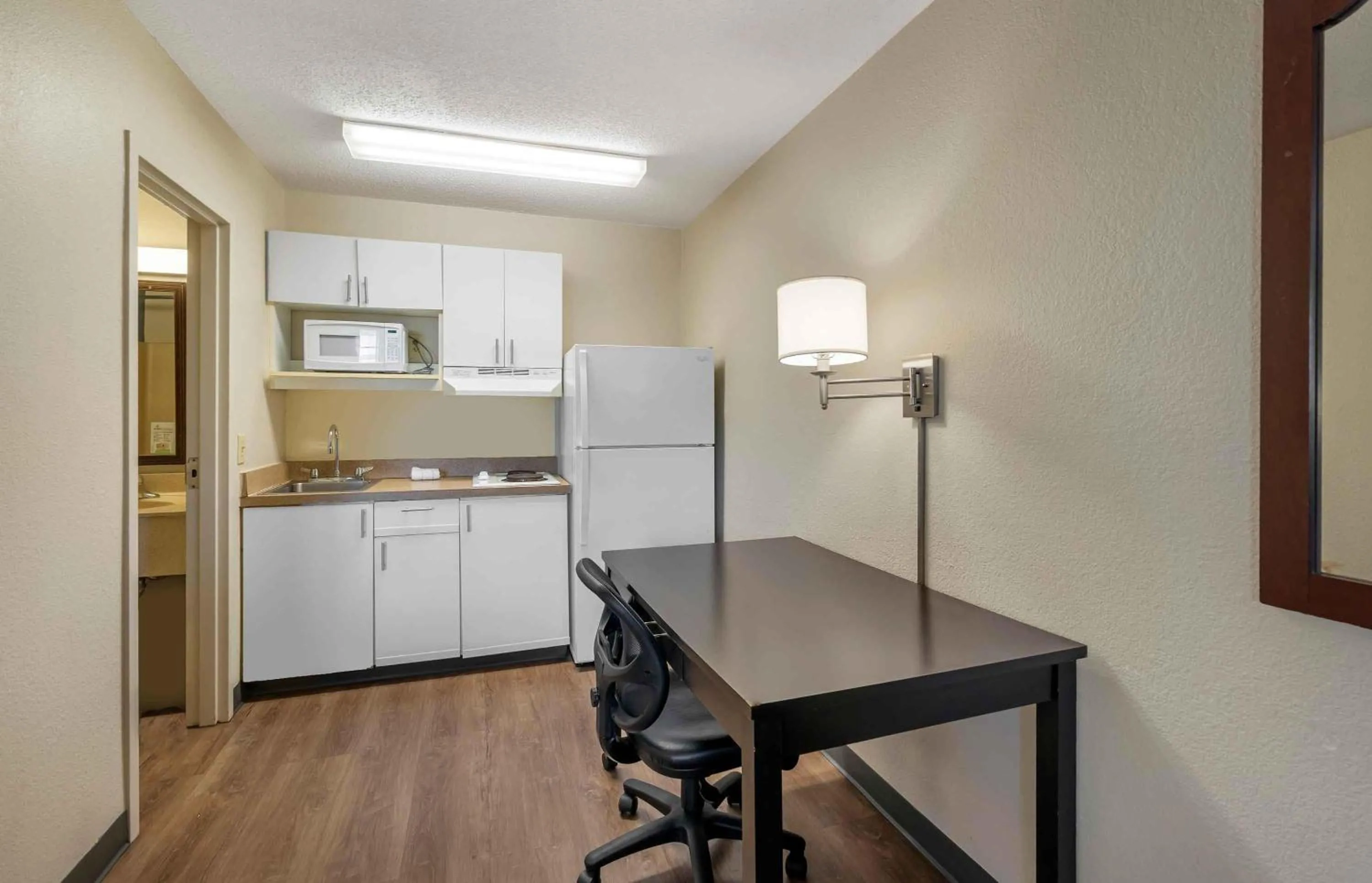 Kitchen or kitchenette in Extended Stay America Suites - Chesapeake - Crossways Blvd