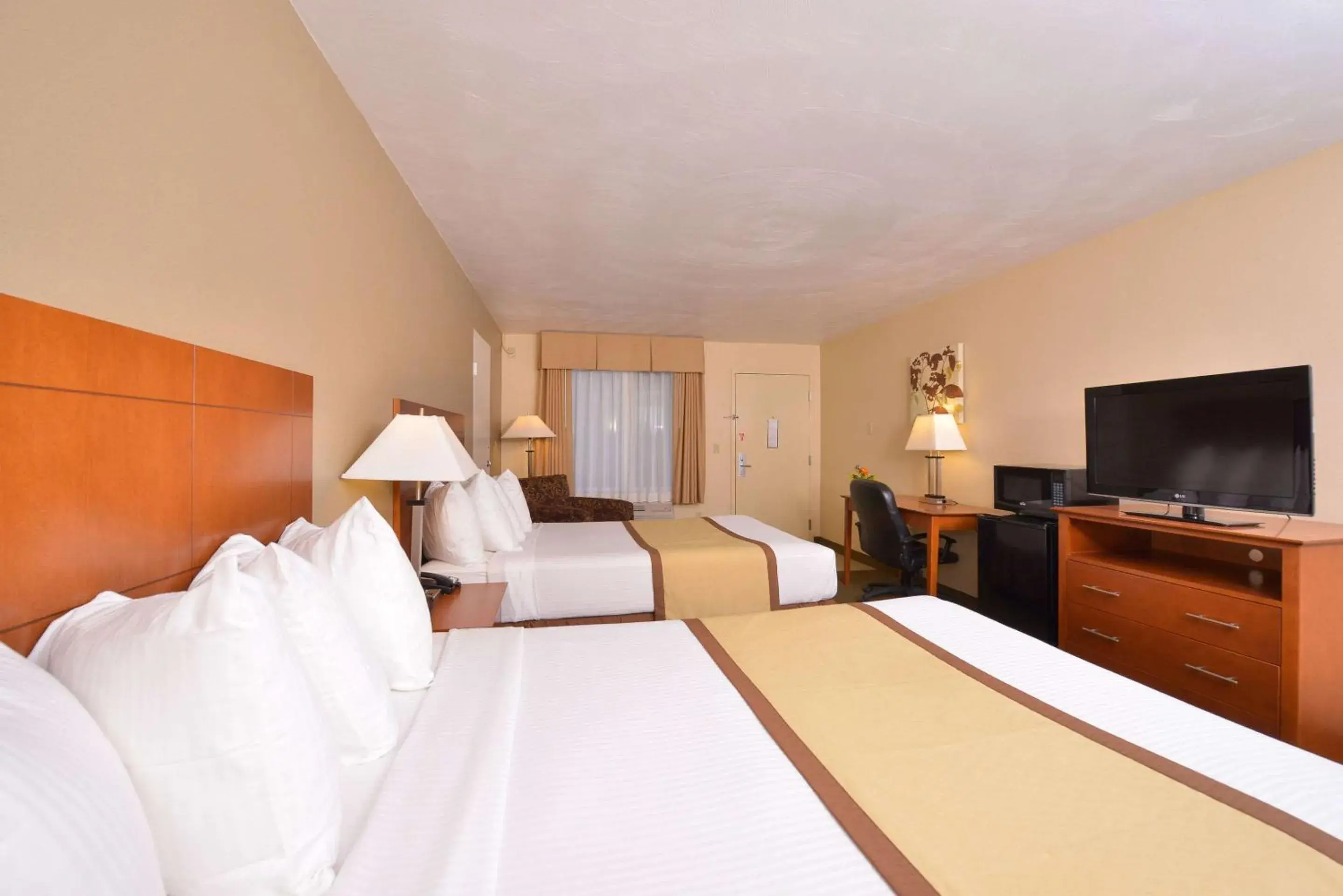 Bedroom, Bed in Quality Inn & Suites Williamsport Bedroom, Bed in Quality Inn & Suites Williamsport