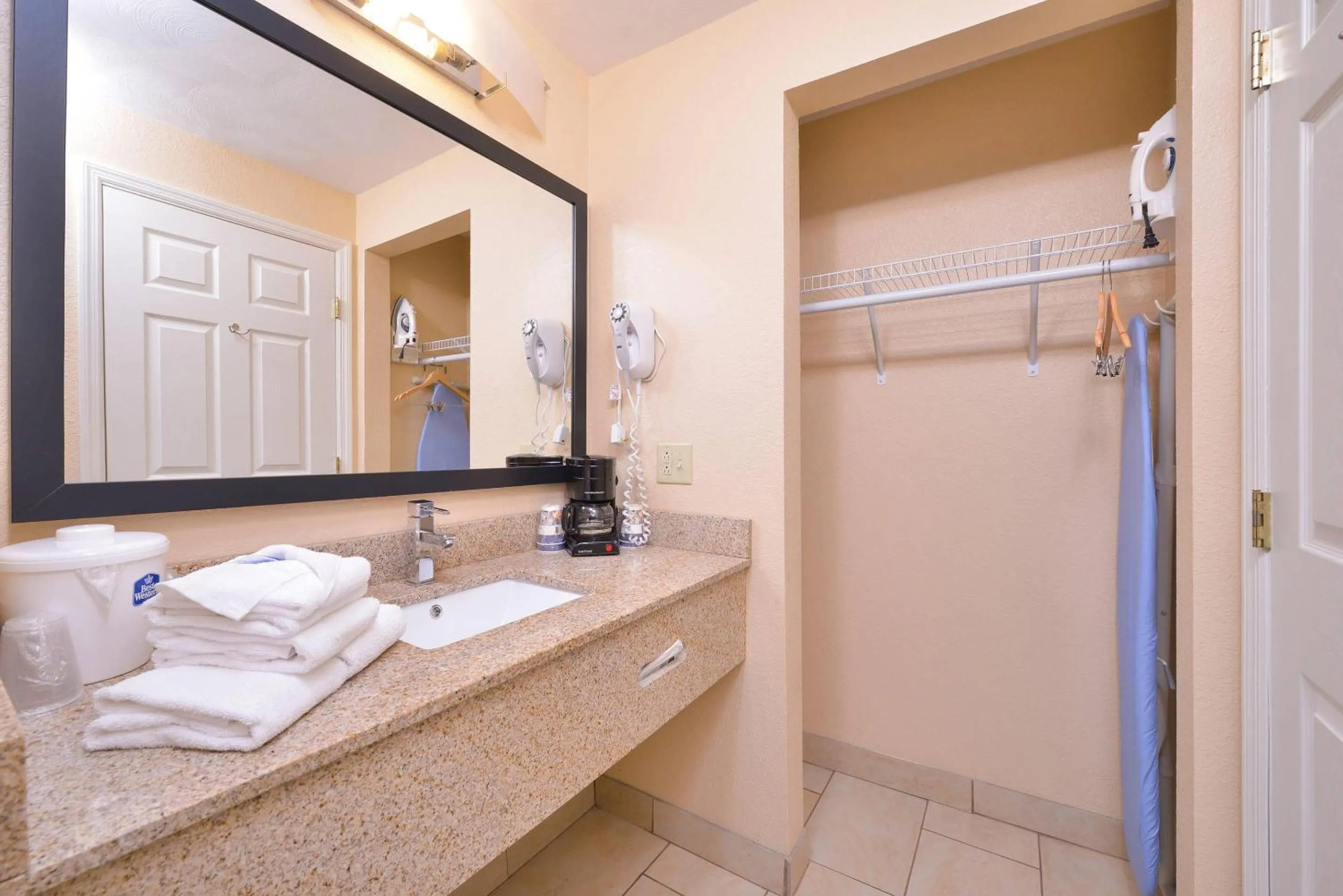 Bedroom in Quality Inn & Suites Williamsport