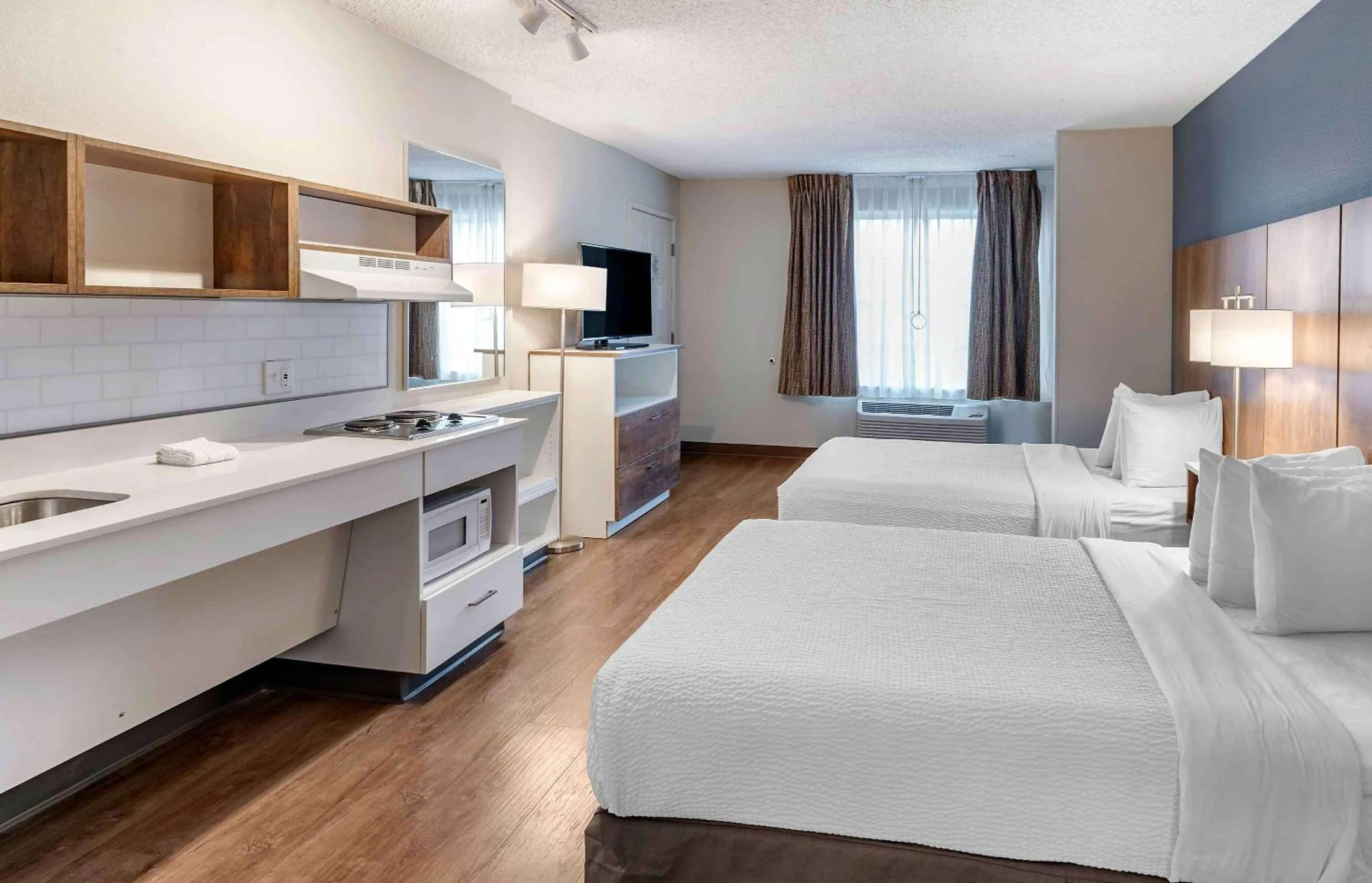 Bedroom, Bed in Extended Stay America Suites - San Jose - Mountain View