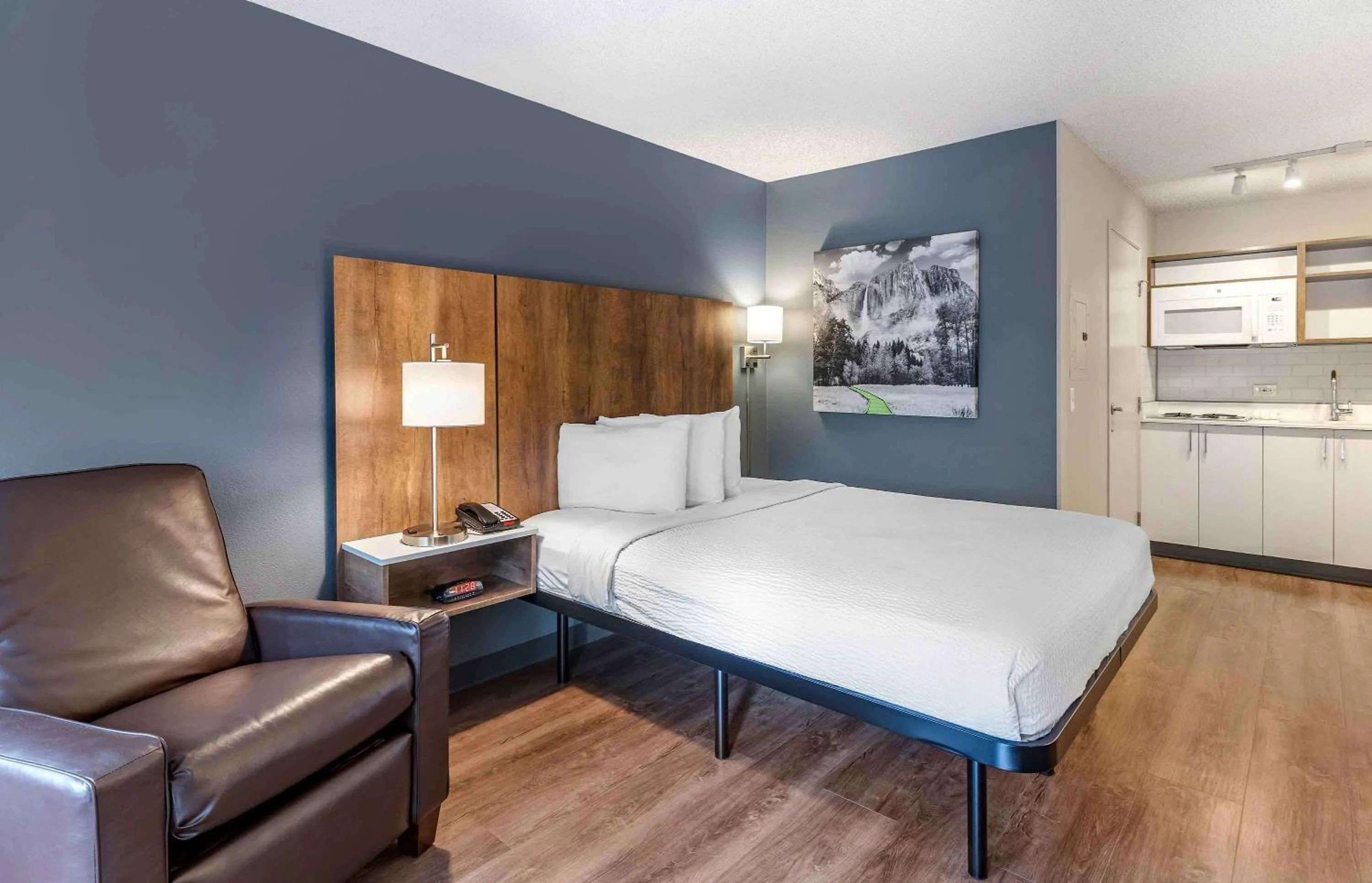 Bedroom, Bed in Extended Stay America Suites - San Jose - Mountain View