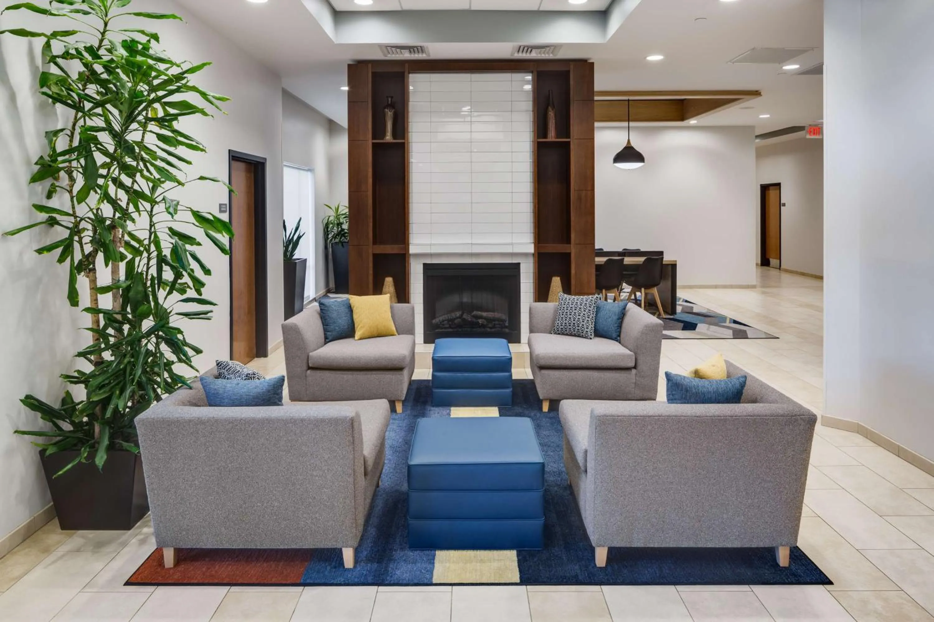 Seating area in Hyatt House Hartford North/Windsor