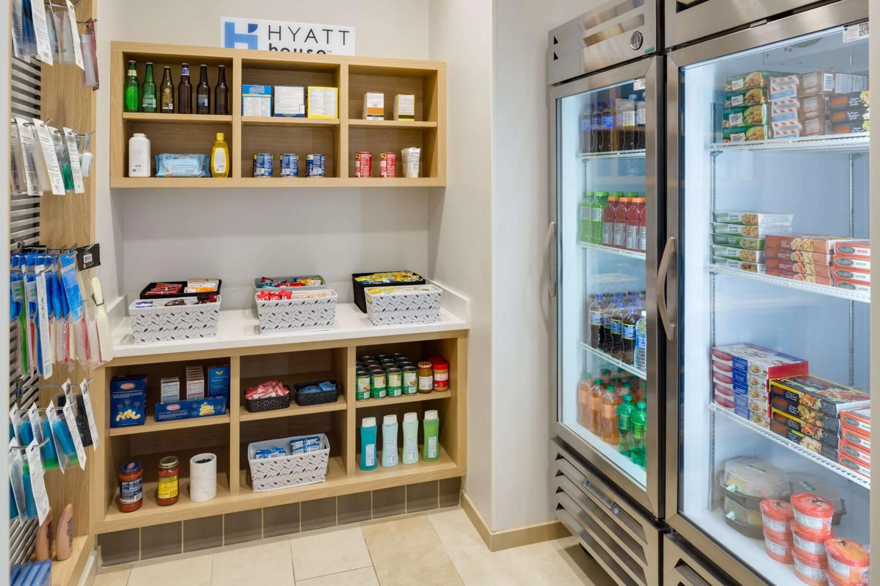 On-site shops in Hyatt House Hartford North/Windsor