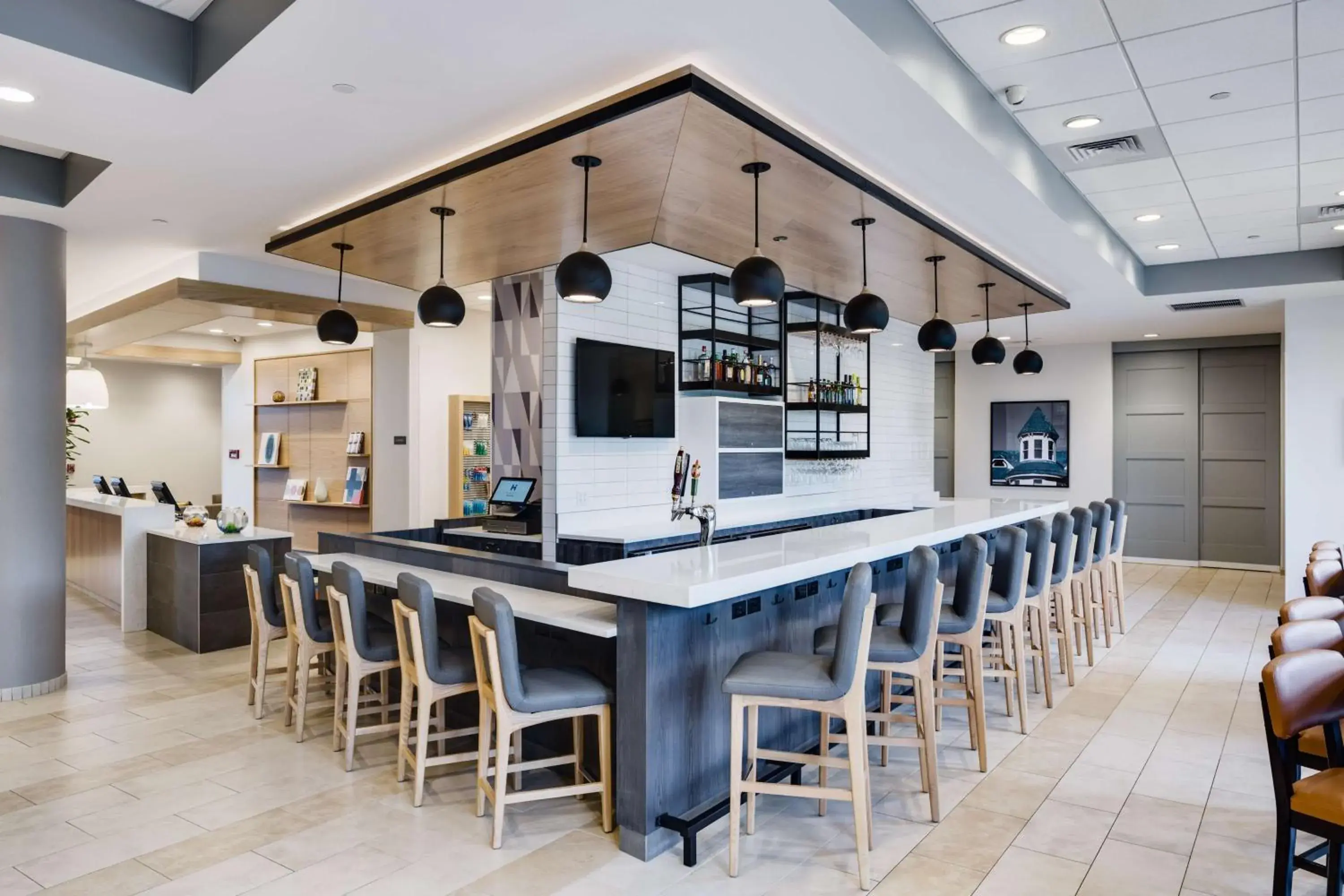 Lounge or bar in Hyatt House Hartford North/Windsor Lounge or bar in Hyatt House Hartford North/Windsor