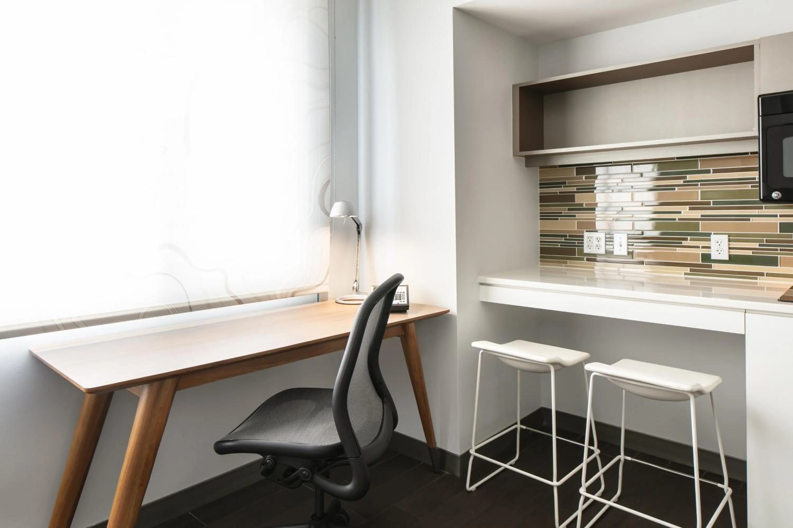 Photo of the whole room in Element Omaha Midtown Crossing