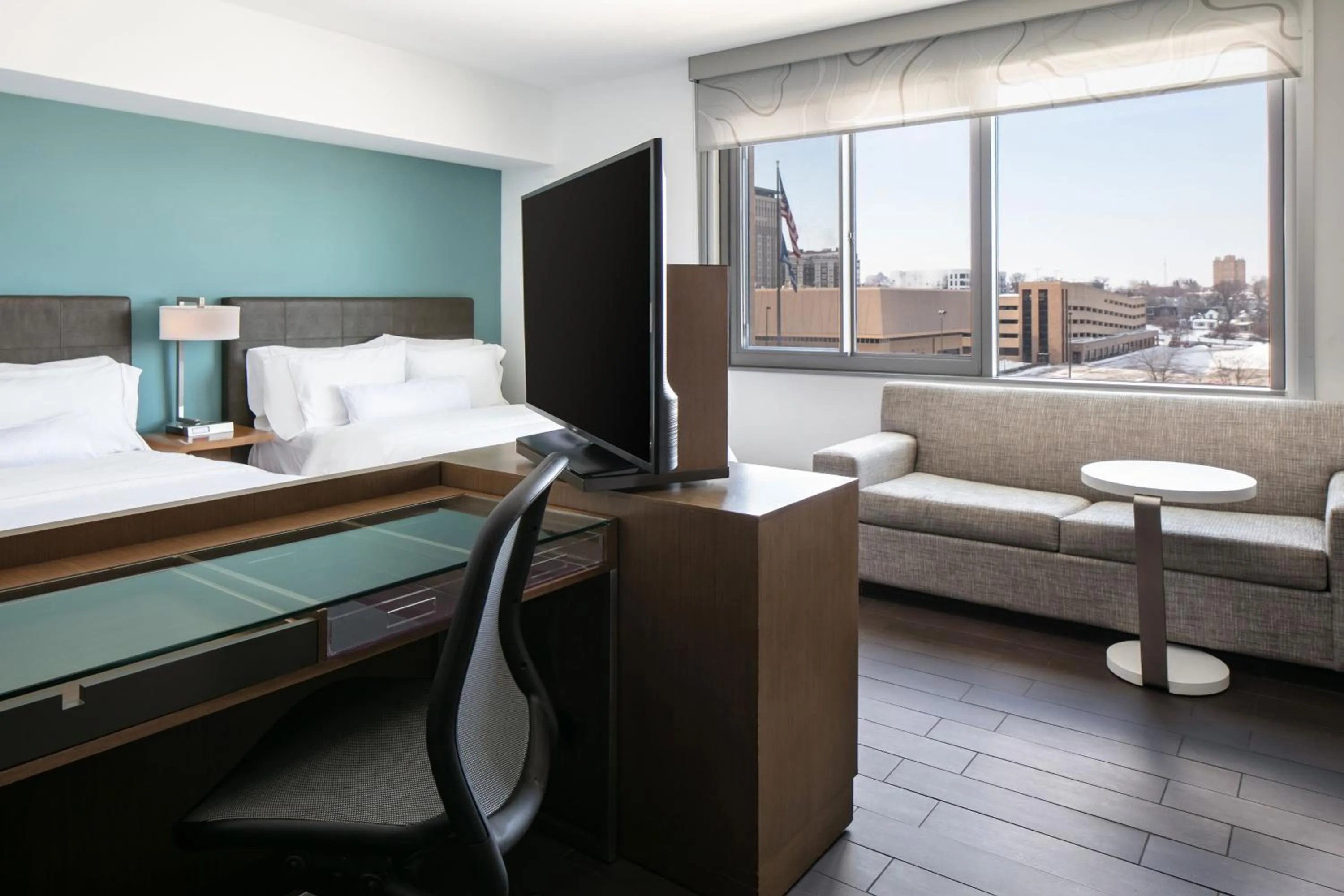 Photo of the whole room, Bed in Element Omaha Midtown Crossing