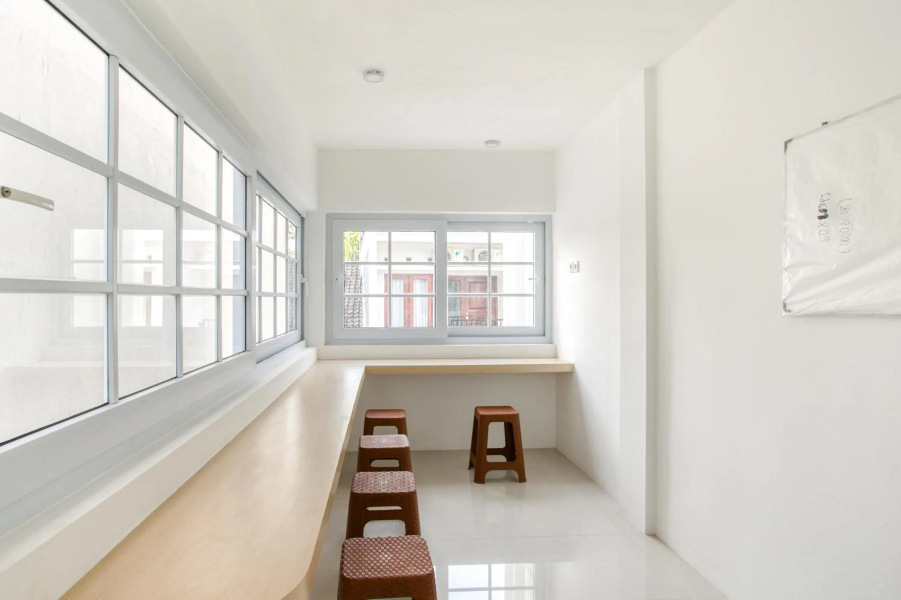 Seating area in RedDoorz near Universitas Islam Indonesia