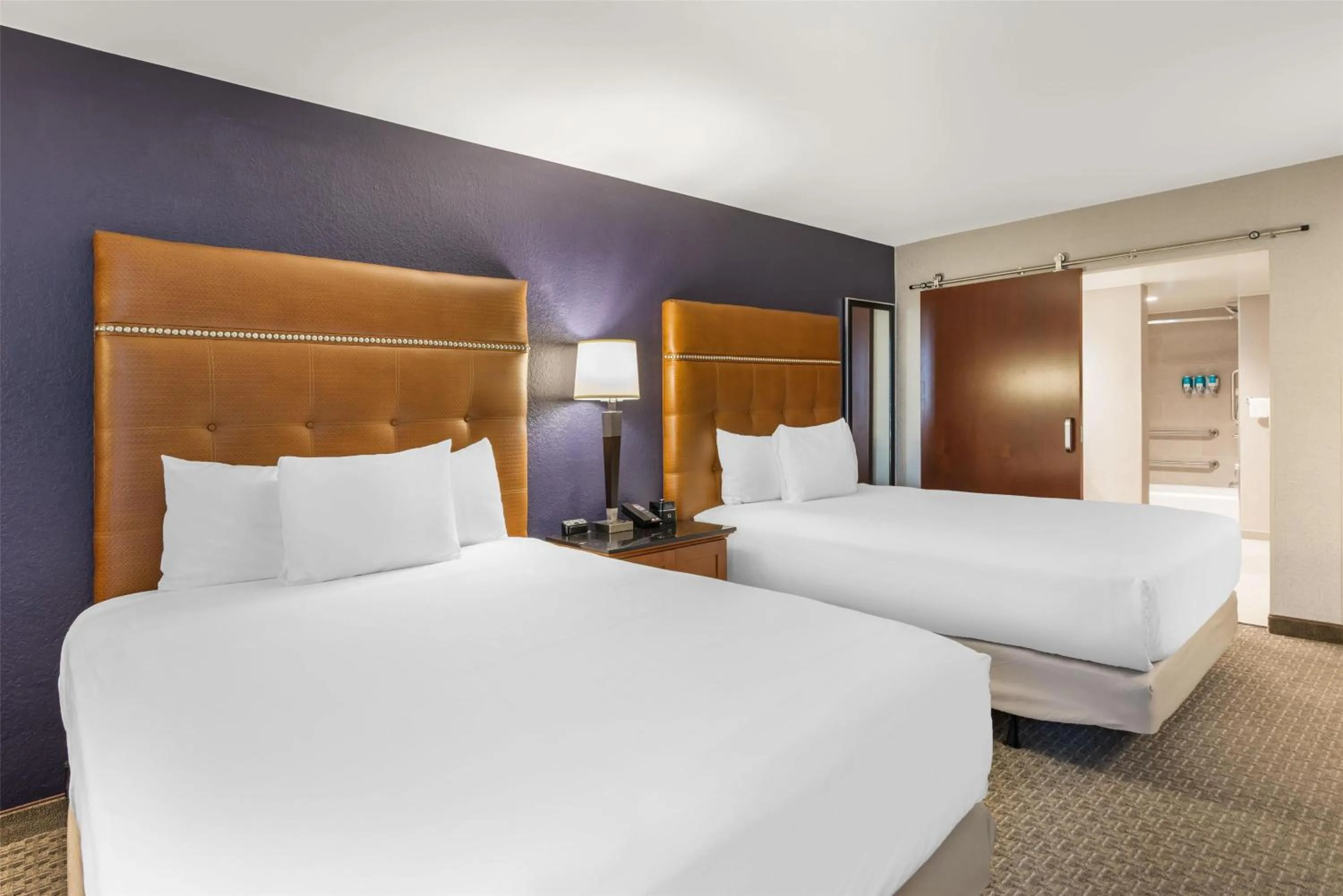 Bedroom, Bed in Drury Inn & Suites Atlanta Morrow