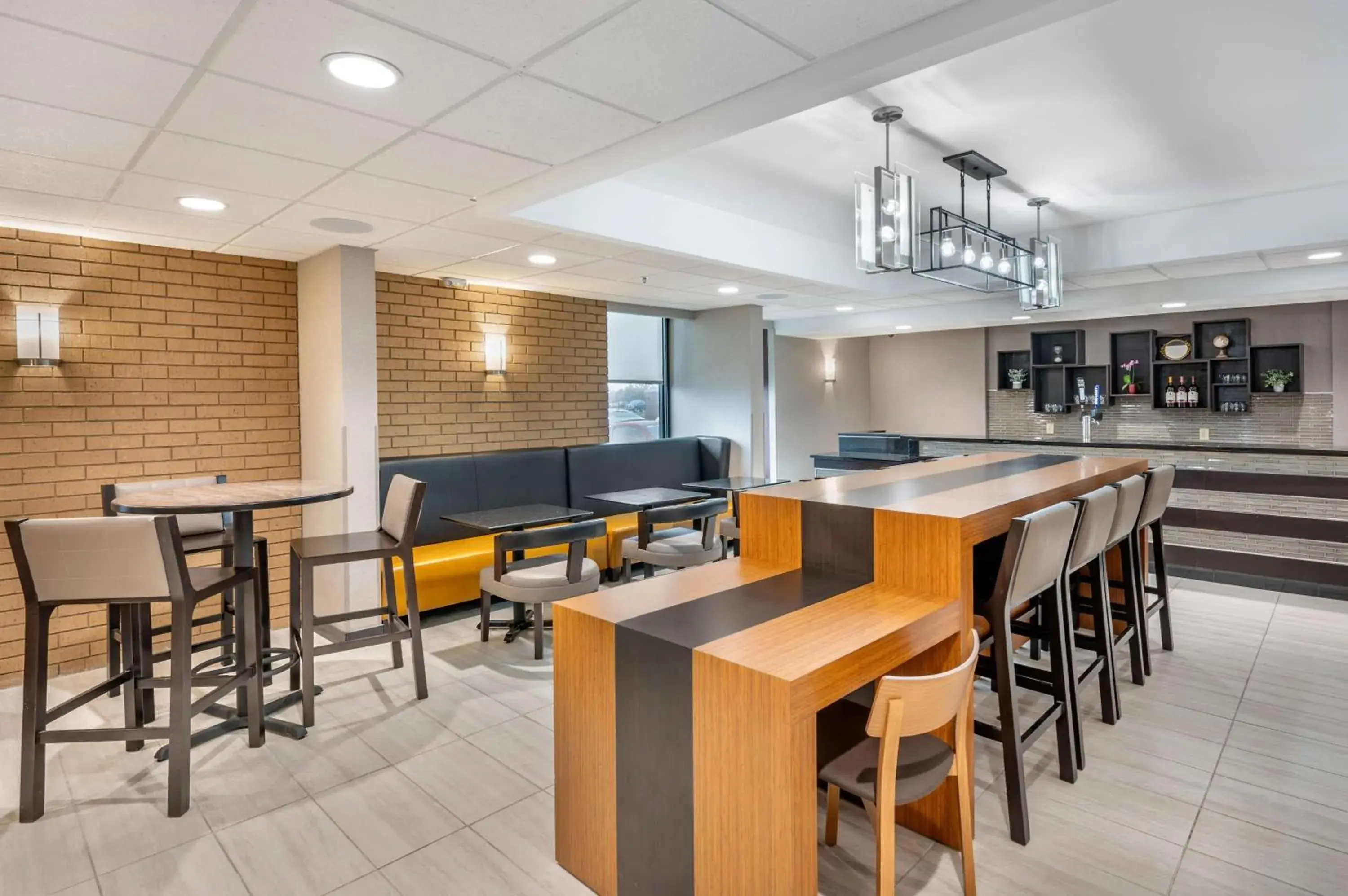 Property building in Drury Inn & Suites Champaign Property building in Drury Inn & Suites Champaign