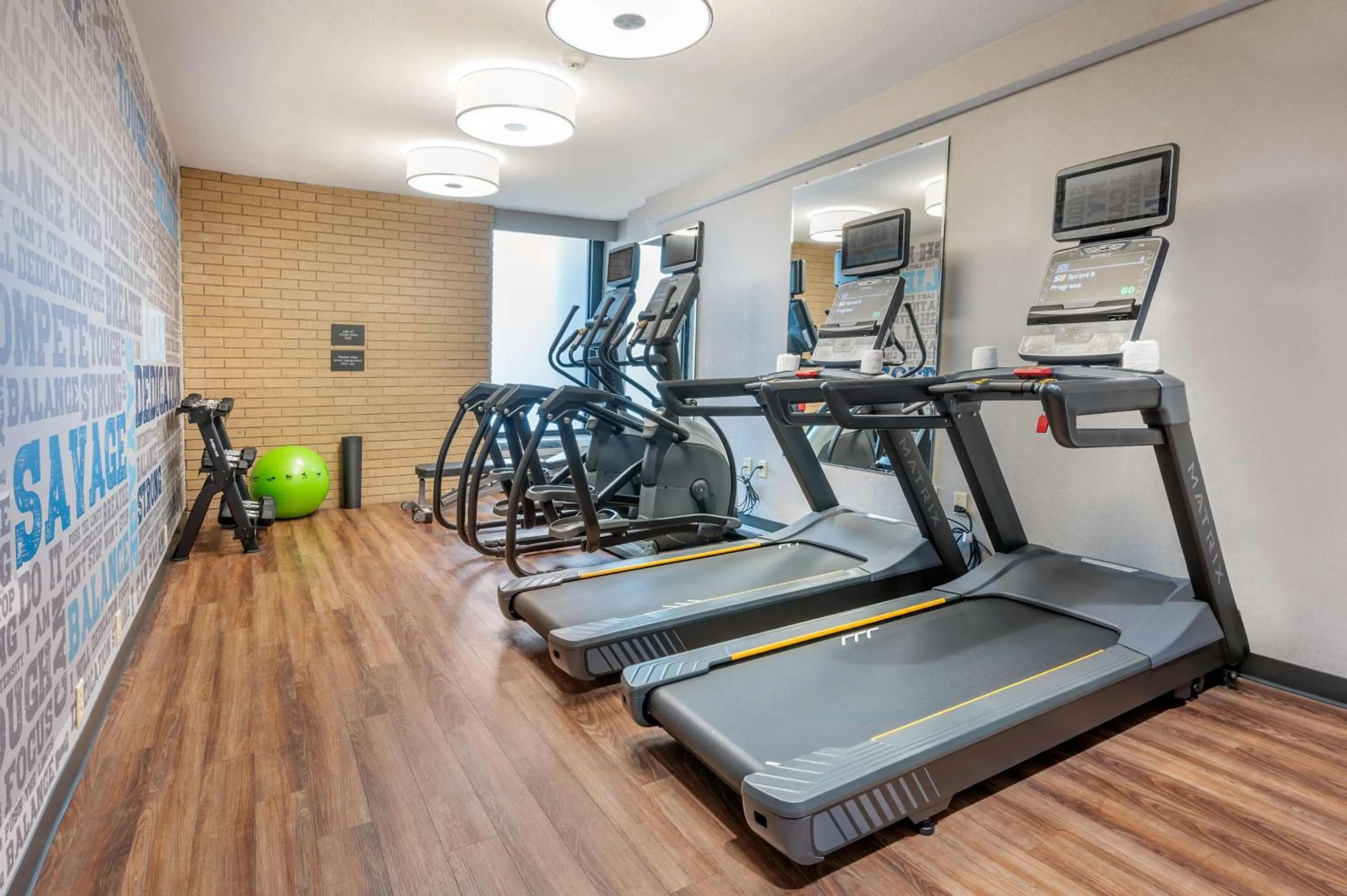 Fitness centre/facilities in Drury Inn & Suites Champaign