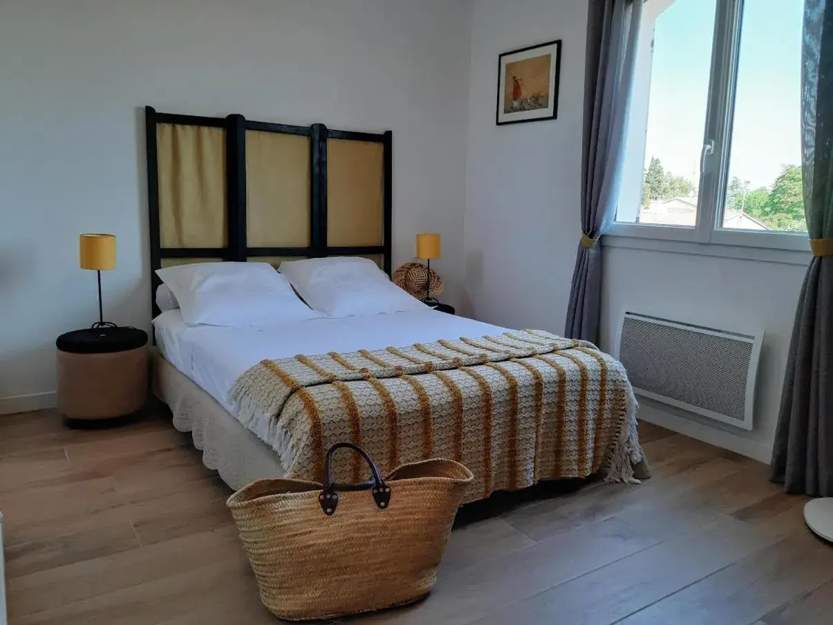 Double Room with Private Bathroom - single occupancy in Les Coronilles Double Room with Private Bathroom - single occupancy in Les Coronilles