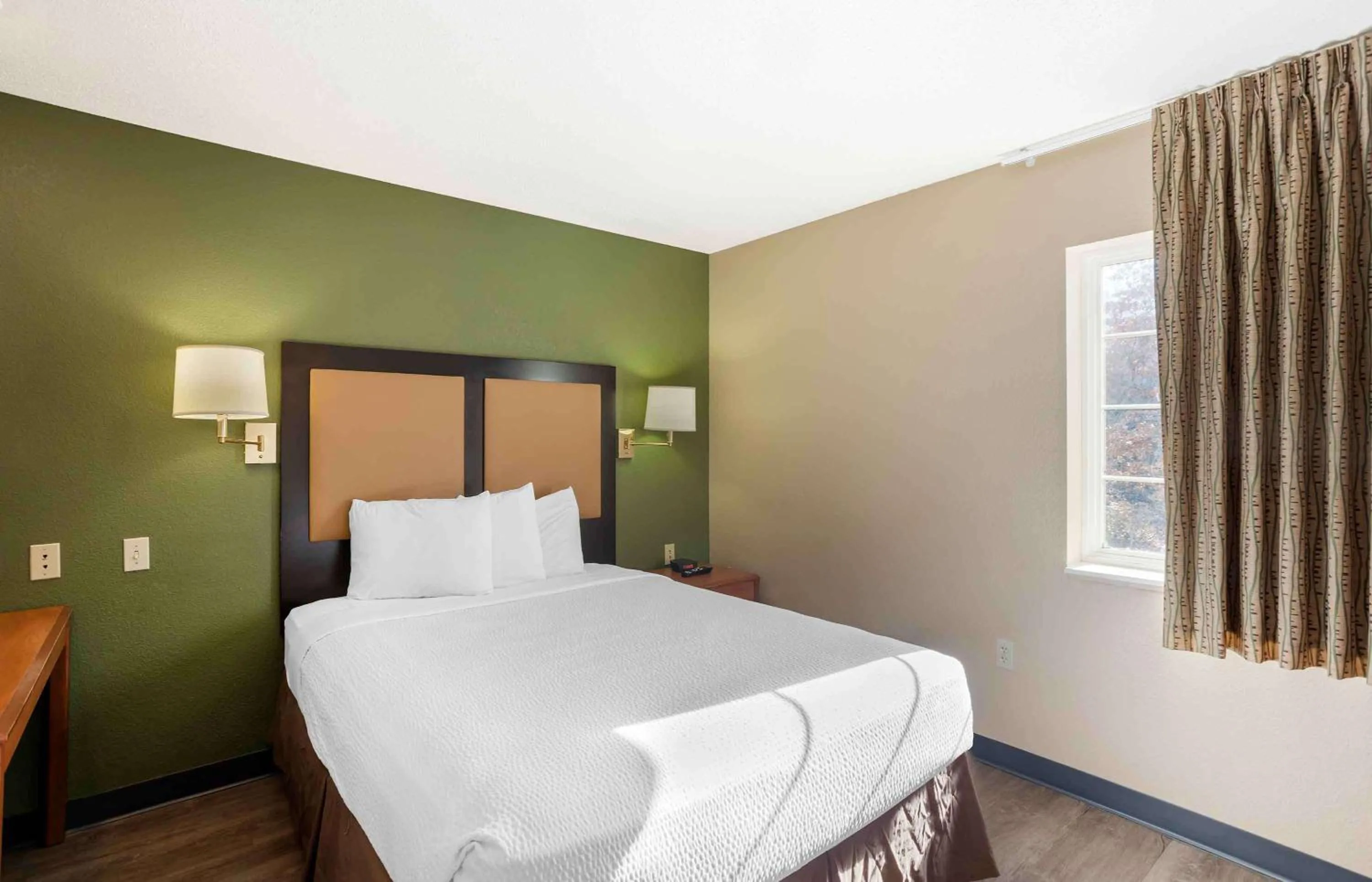 Bedroom, Bed in Extended Stay America Select Suites - Jacksonville - Southside - St Johns Towne Ctr