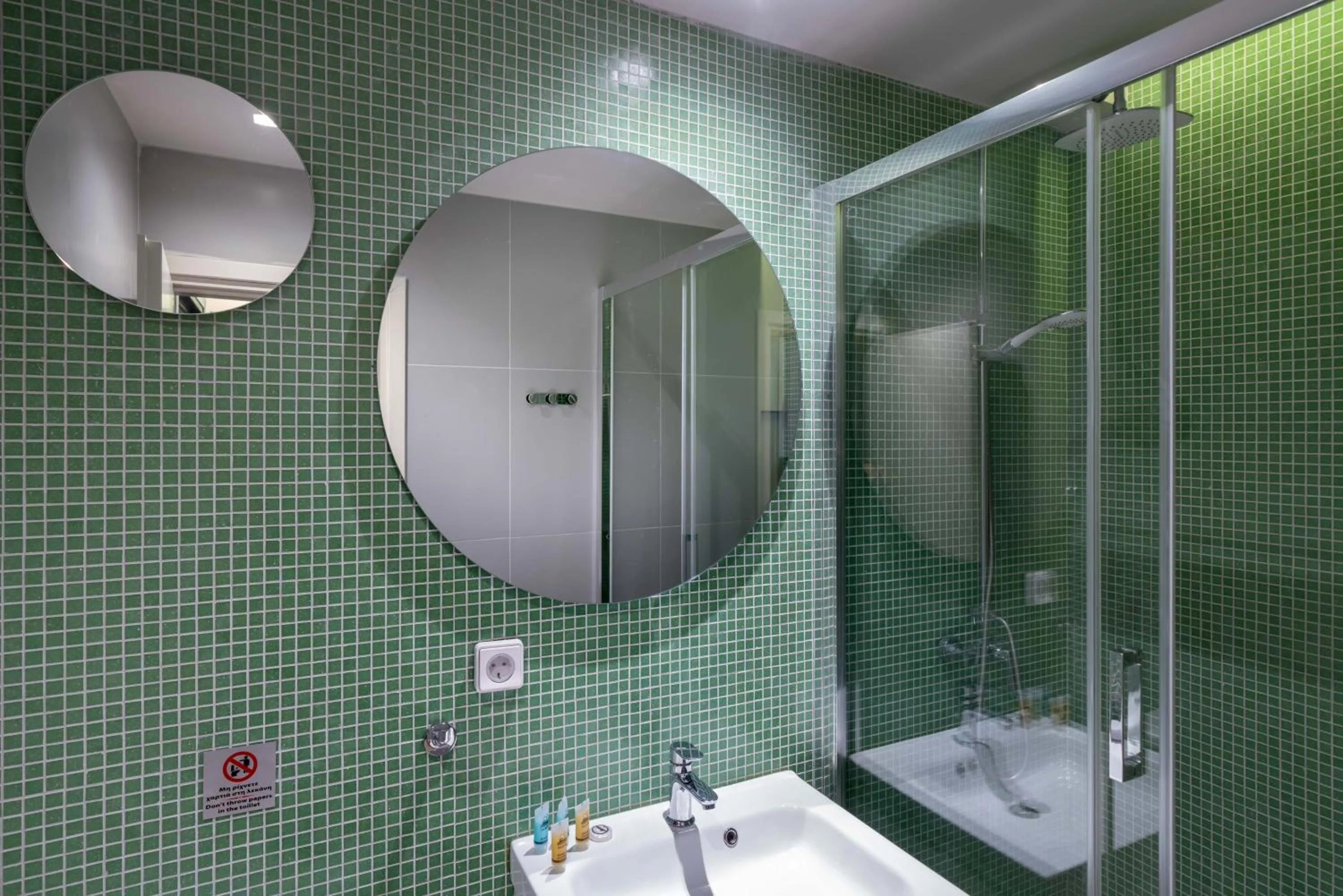 Bathroom in Kolokotroni Lofts Syntagma