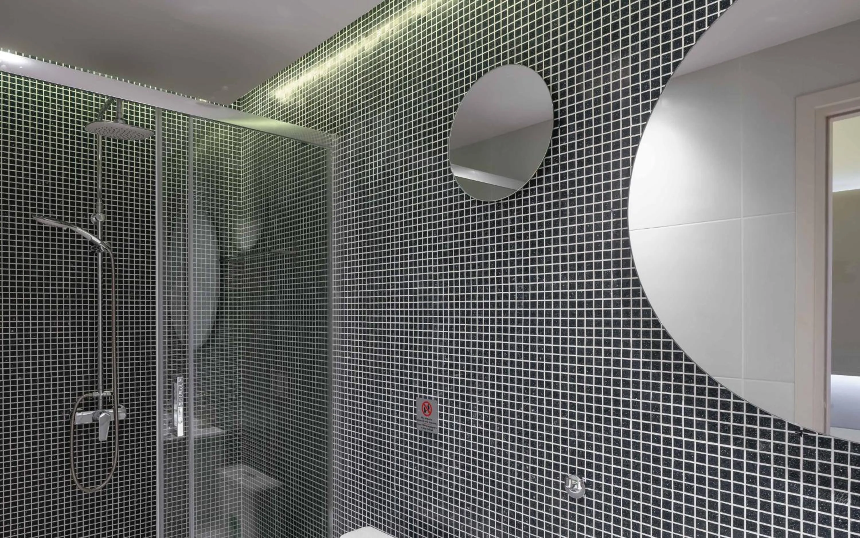 Bathroom in Kolokotroni Lofts Syntagma