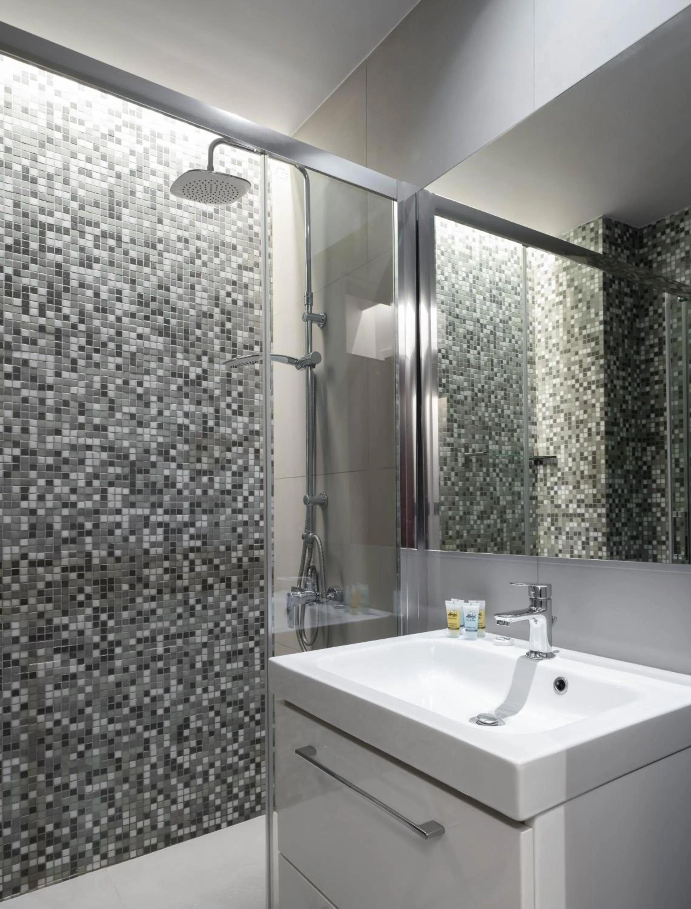 Bathroom in Kolokotroni Lofts Syntagma