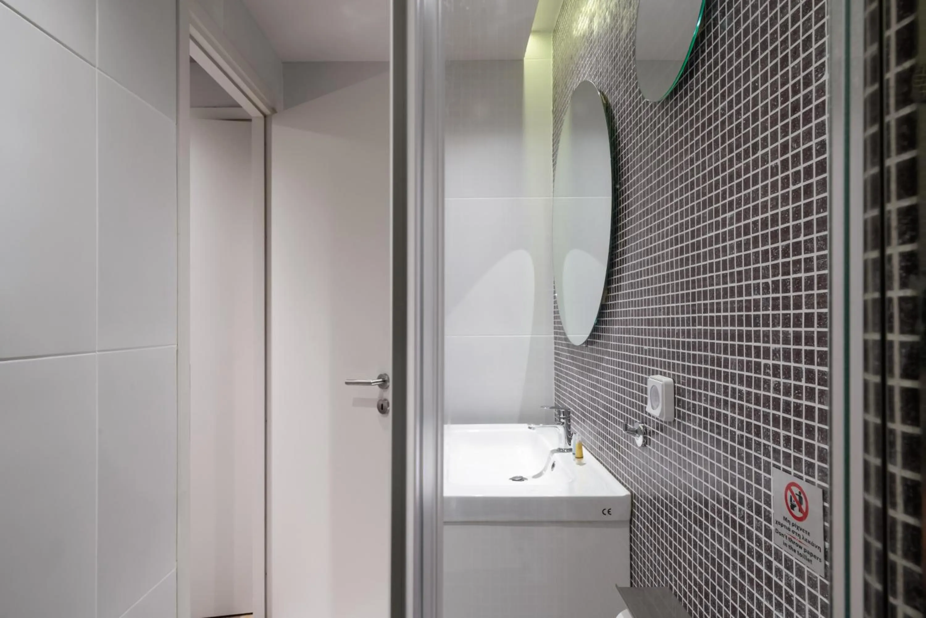 Bathroom in Kolokotroni Lofts Syntagma