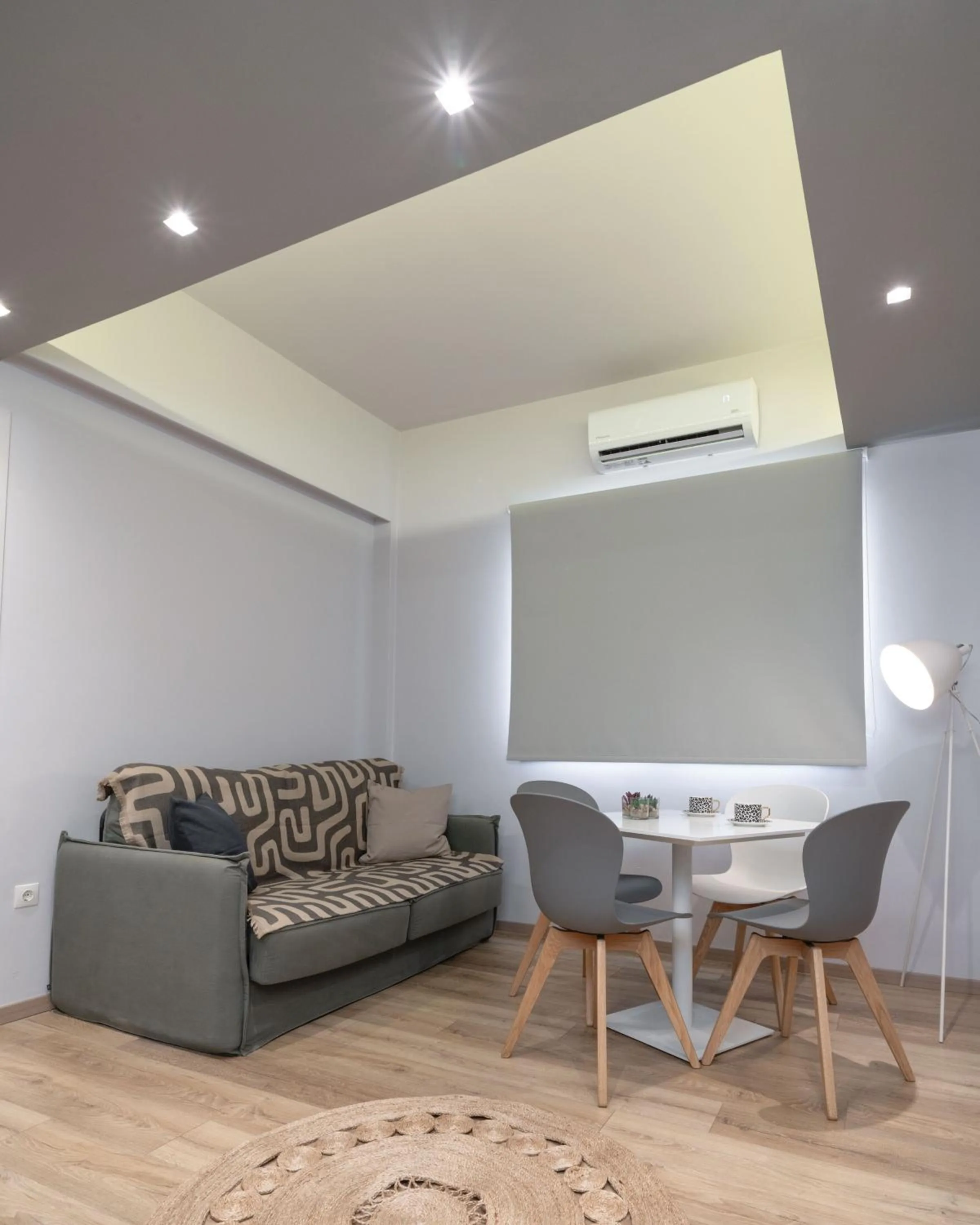 Dining area in Kolokotroni Lofts Syntagma