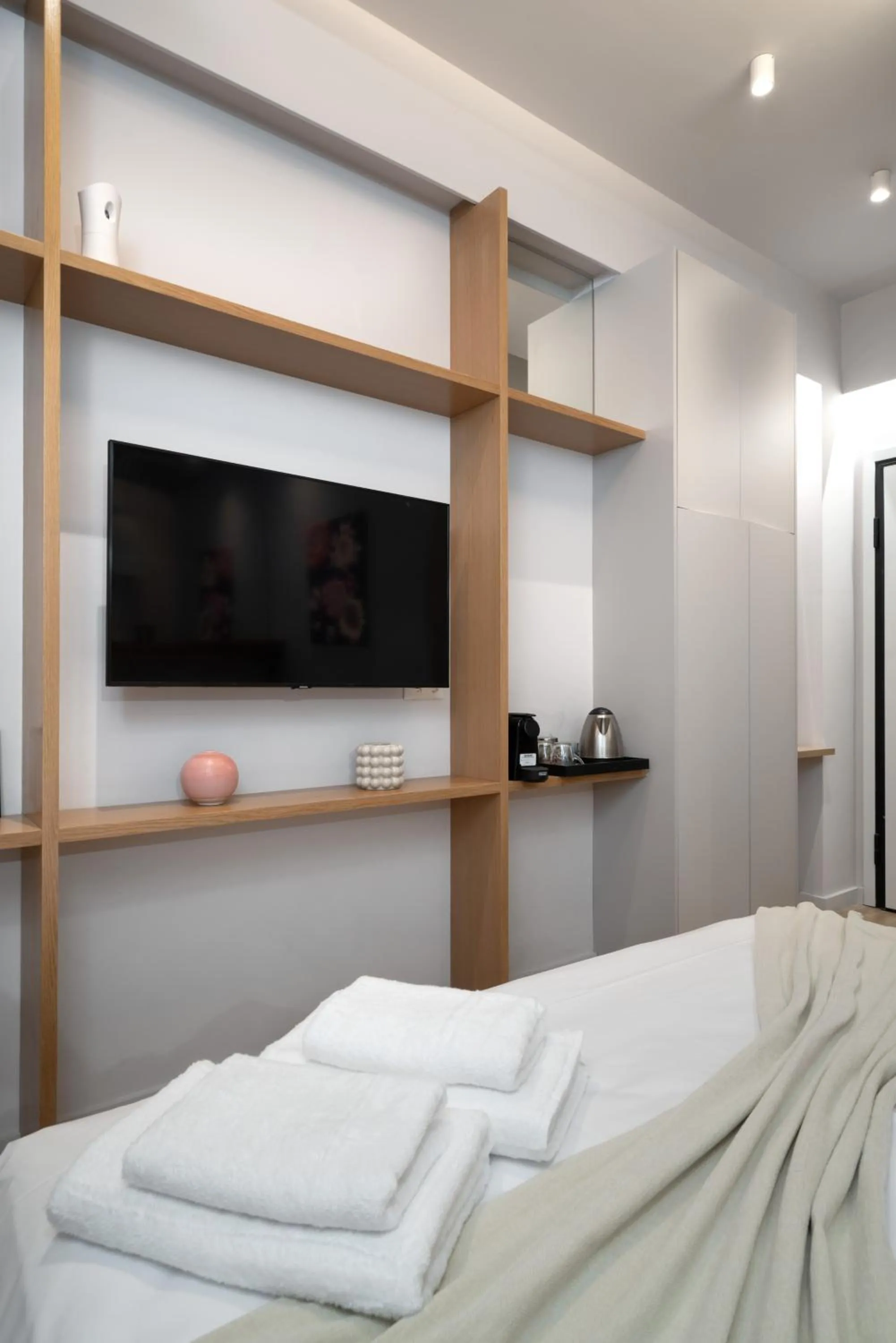 TV and multimedia, Bed in Kolokotroni Lofts Syntagma