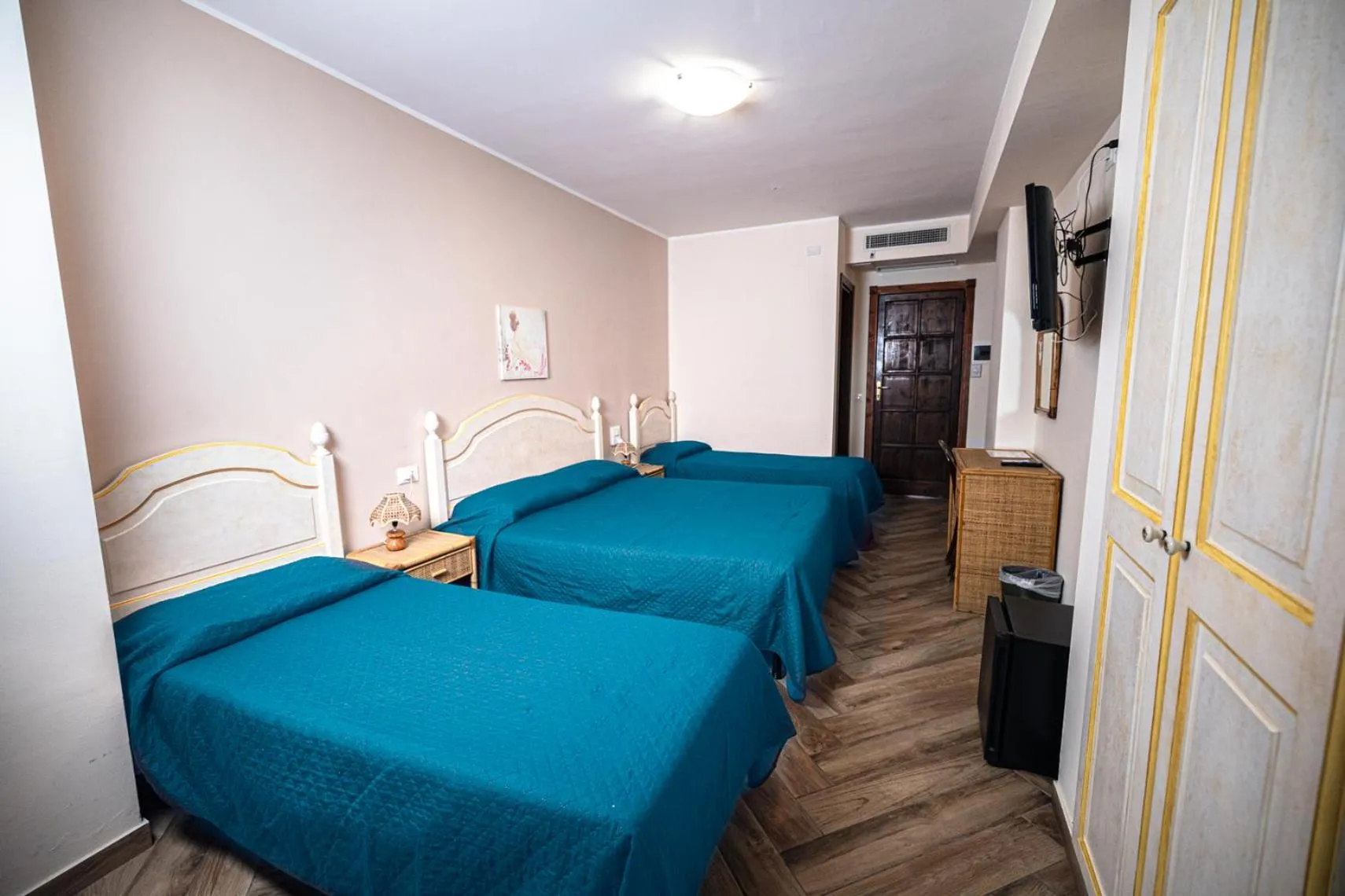 Photo of the whole room in La Rosa Hotel - Selinunte