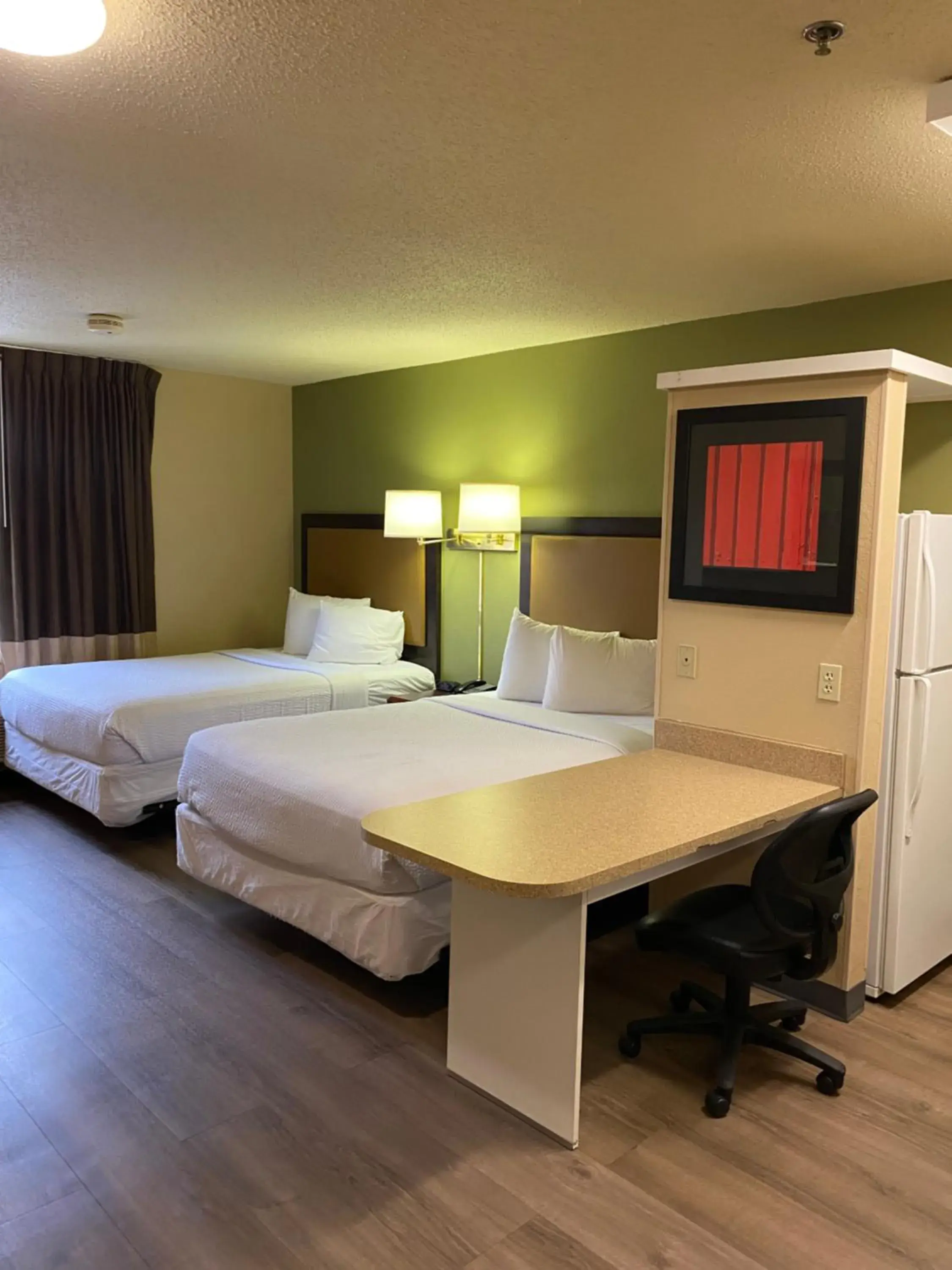 Bed in Suburban Studios Auburn Hills - Detroit Bed in Suburban Studios Auburn Hills - Detroit