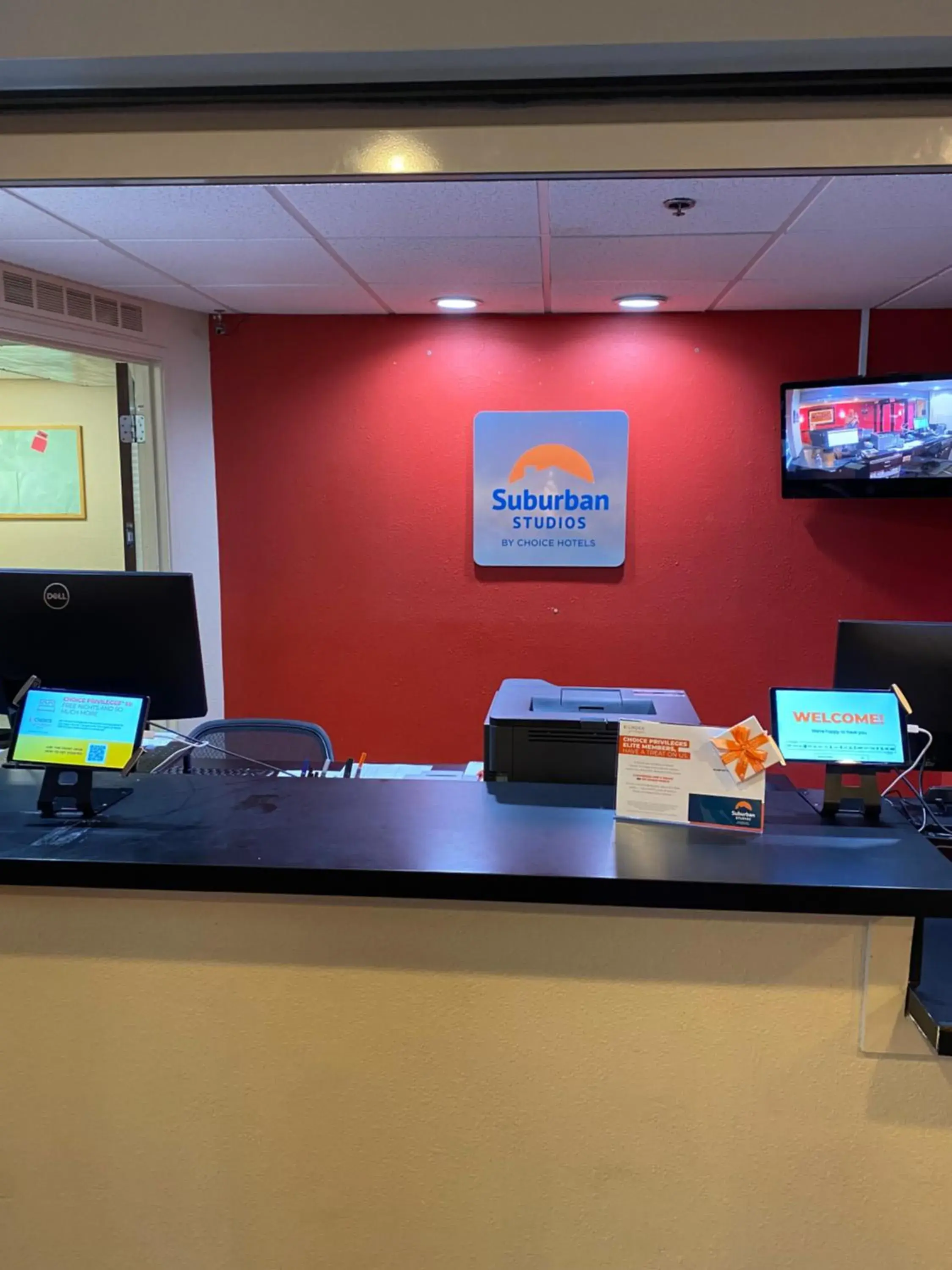 Lobby or reception in Suburban Studios Auburn Hills - Detroit Lobby or reception in Suburban Studios Auburn Hills - Detroit