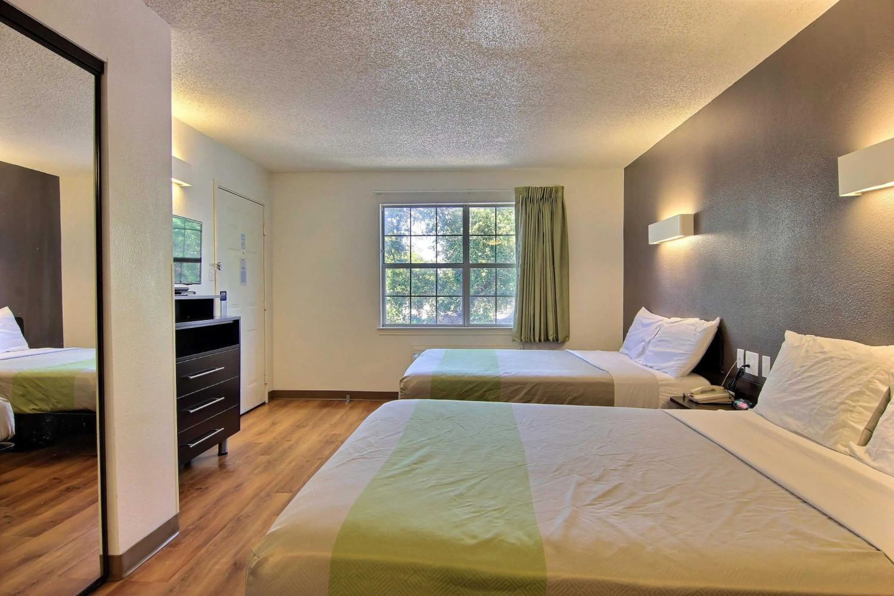 TV and multimedia, Bed in Studio 6-Austin, TX - Northwest