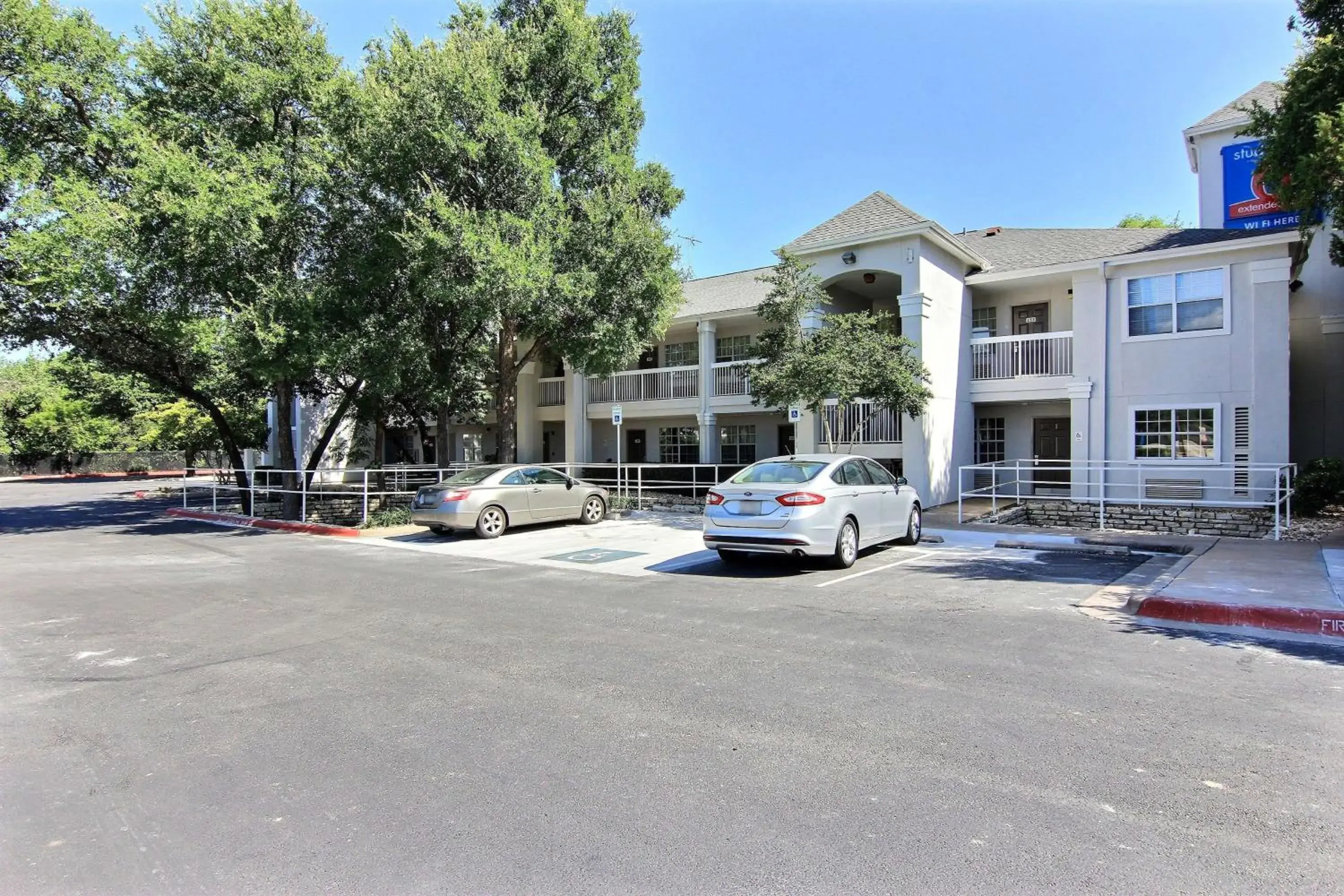 Property building in Studio 6-Austin, TX - Northwest Property building in Studio 6-Austin, TX - Northwest