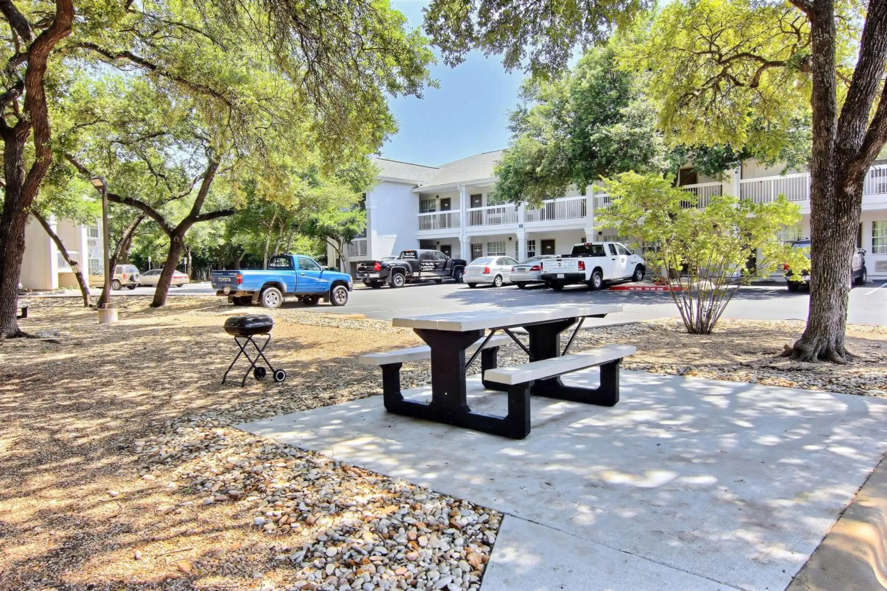 Property building in Studio 6-Austin, TX - Northwest Property building in Studio 6-Austin, TX - Northwest