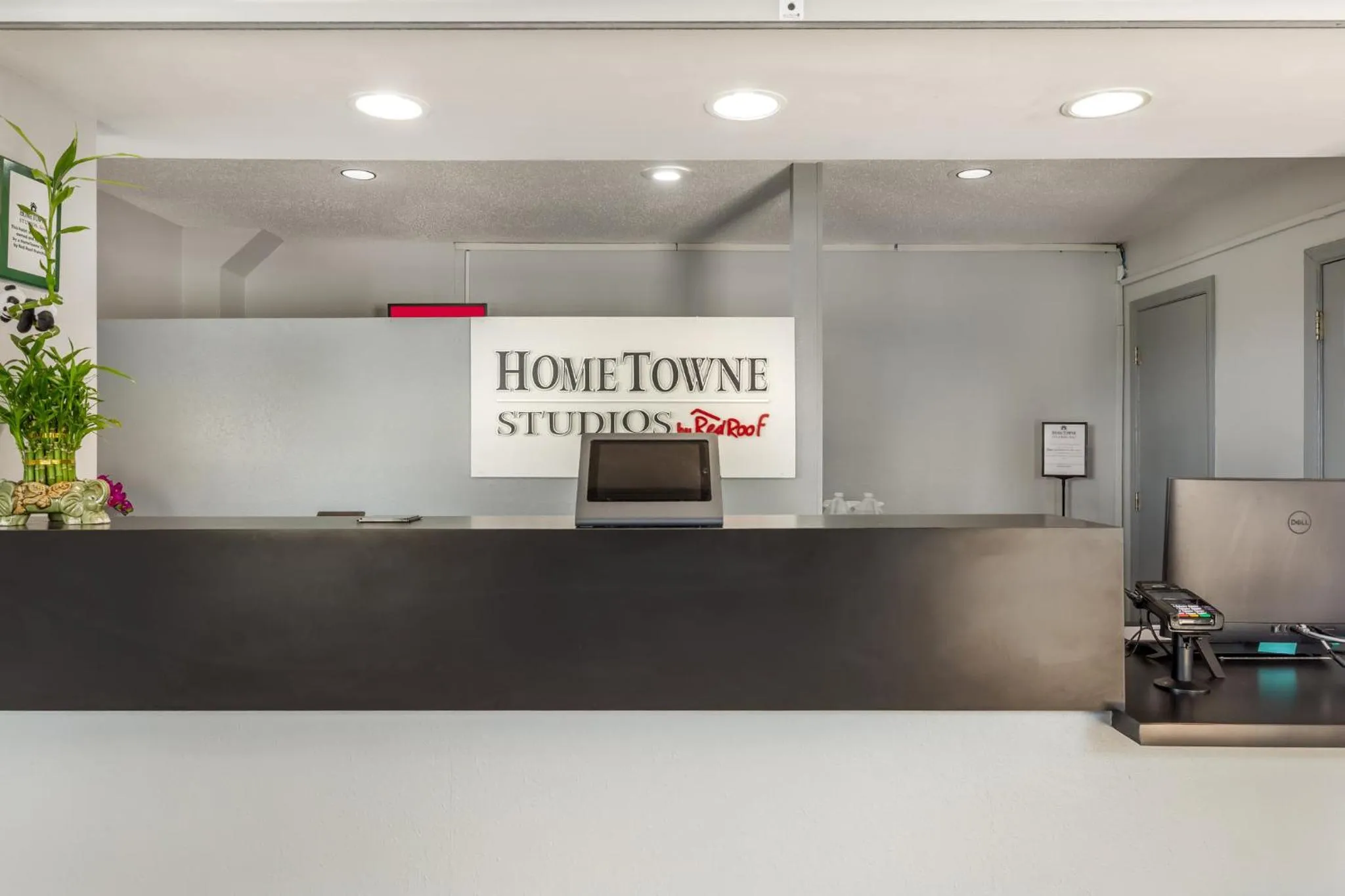 Lobby or reception in HomeTowne Studios & Suites by Red Roof Greensboro