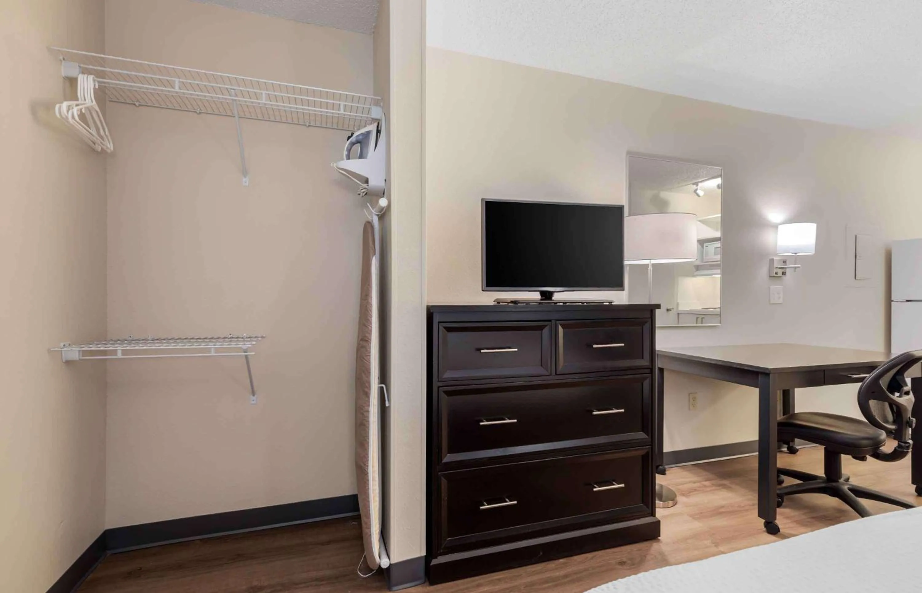 Bedroom in Extended Stay America Suites - Dallas - Coit Road