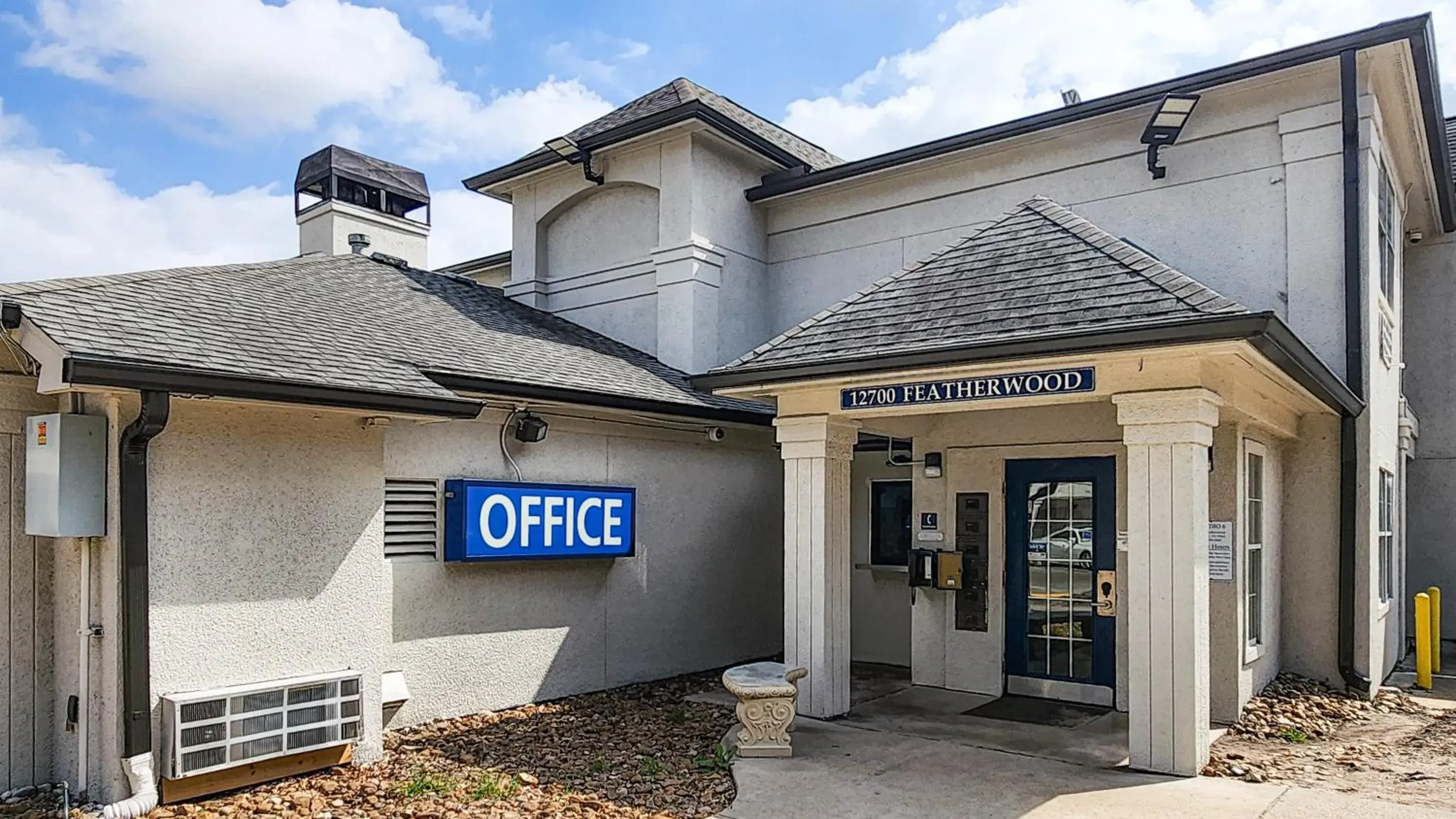 Property building in Studio 6-Houston, TX - Hobby South Property building in Studio 6-Houston, TX - Hobby South