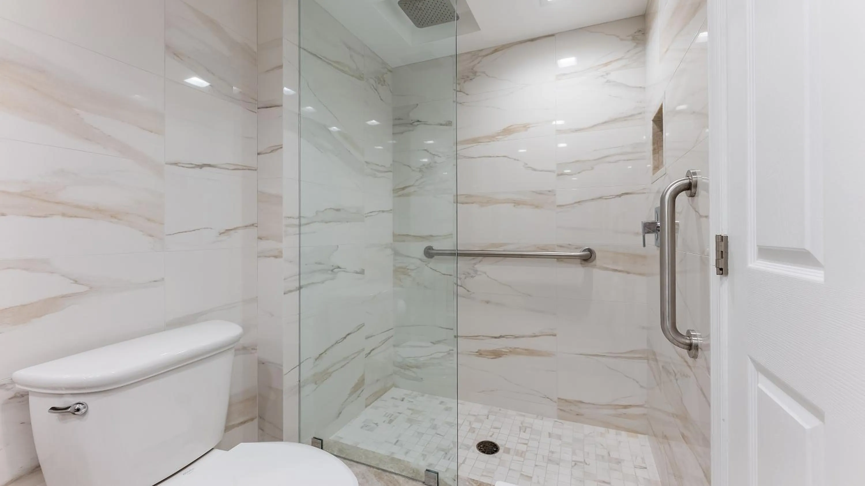 La Mer Beachfront Resort