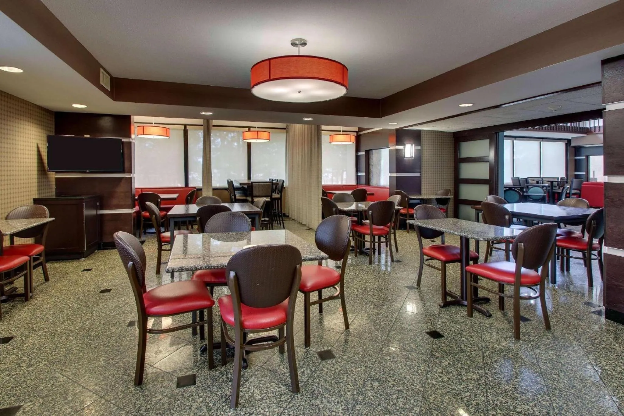 Seating area in Heritage Inn Suites Houston Sugar Land, Trademark by Wyndham